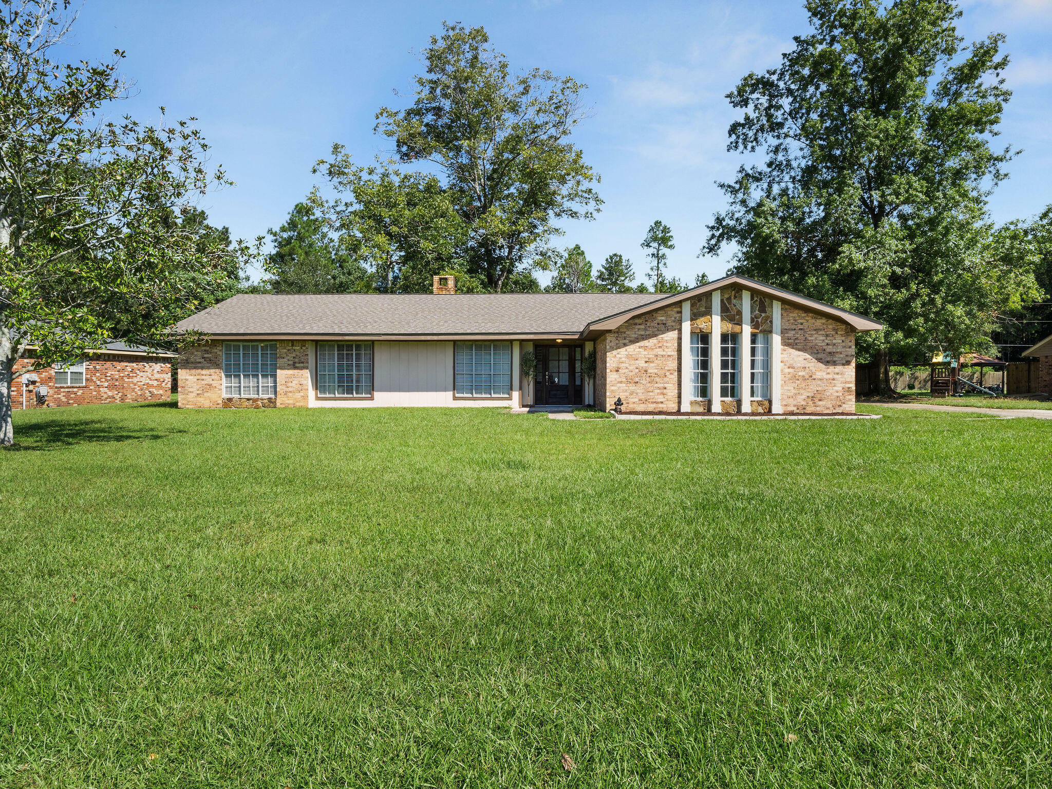 2640 Russ St  Deridder LA 70634 photo