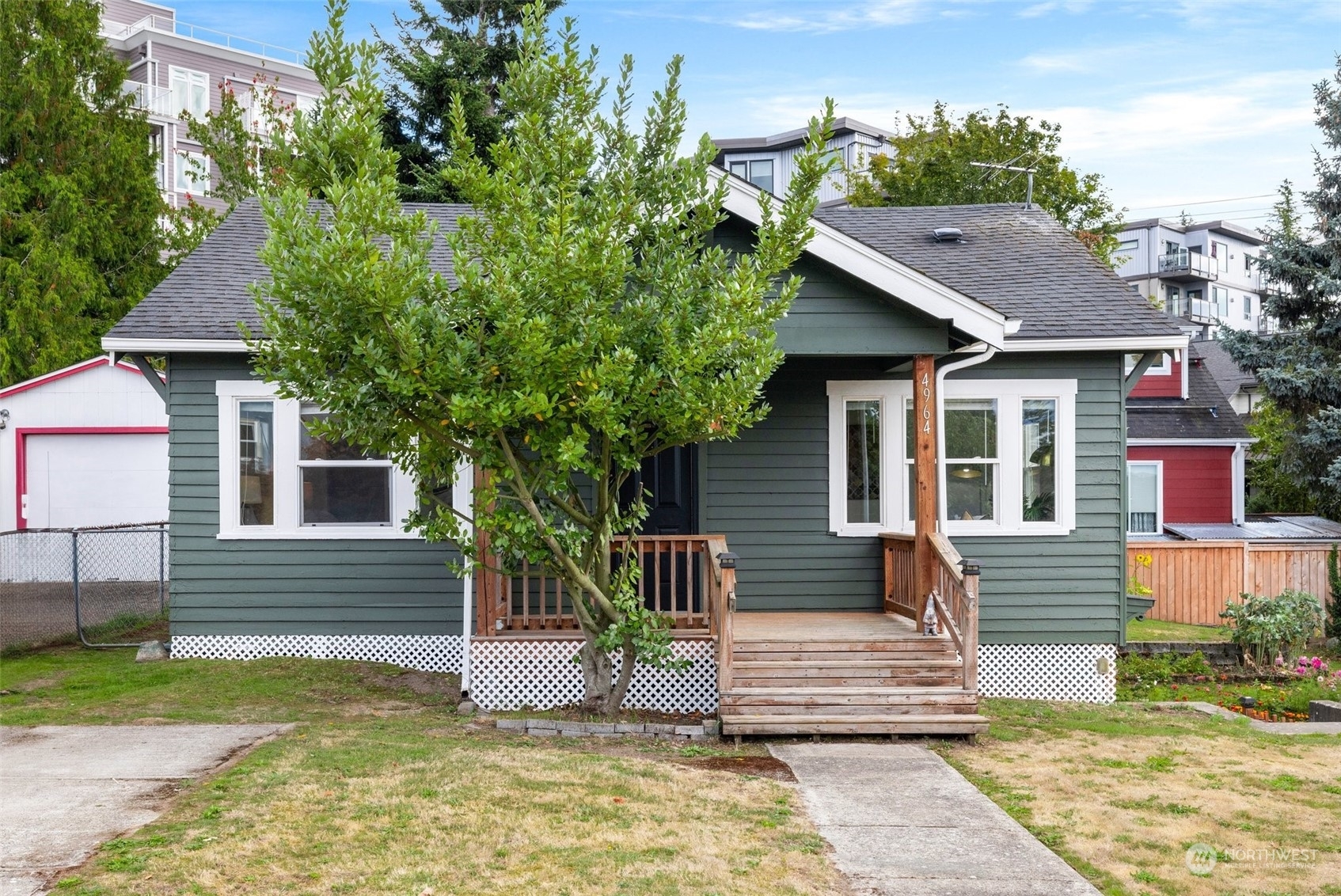 Property Photo:  4964 Lewis Place SW  WA 98116 