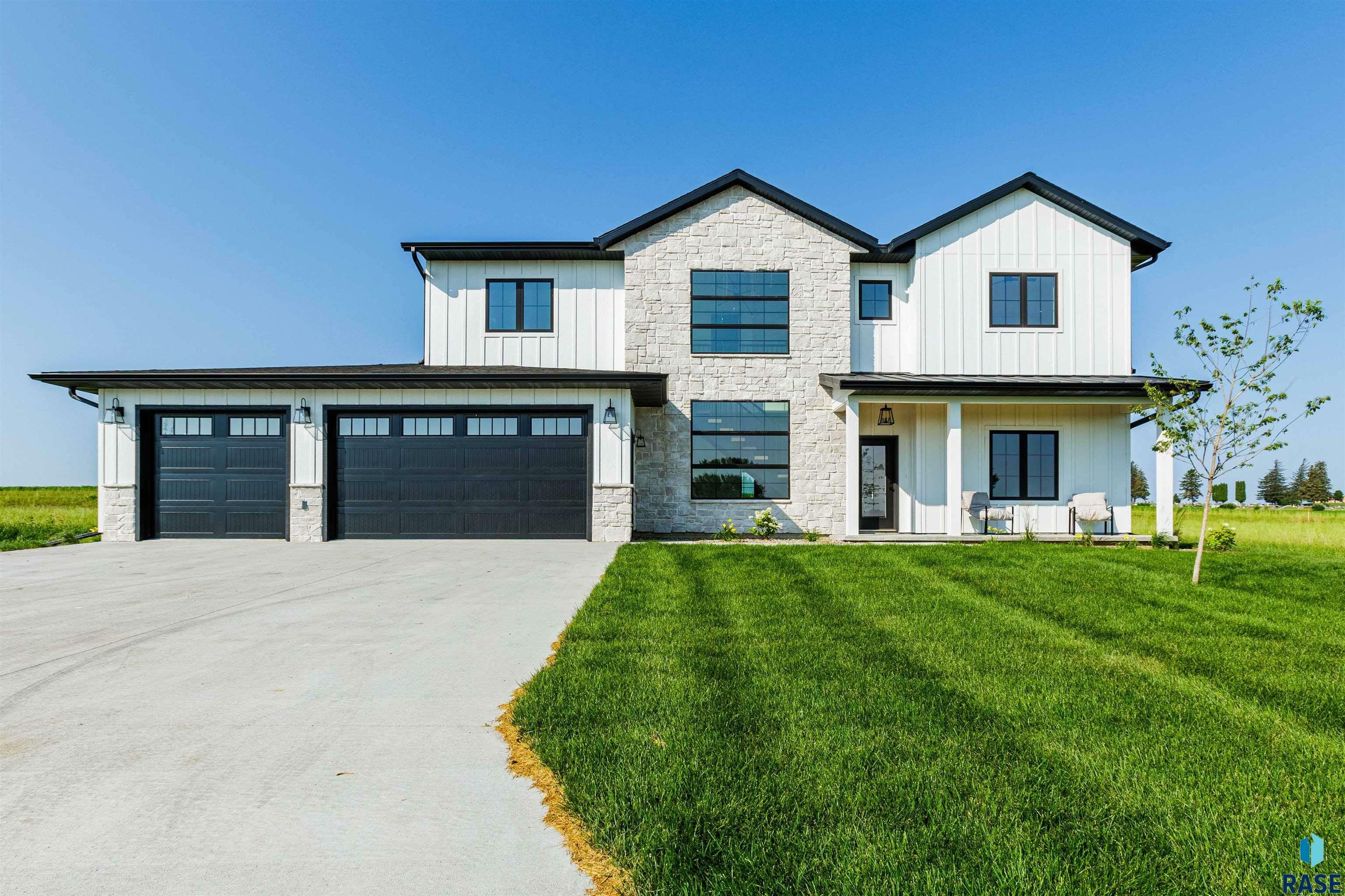 Property Photo: 507 Mill Pond Rd IA 51246