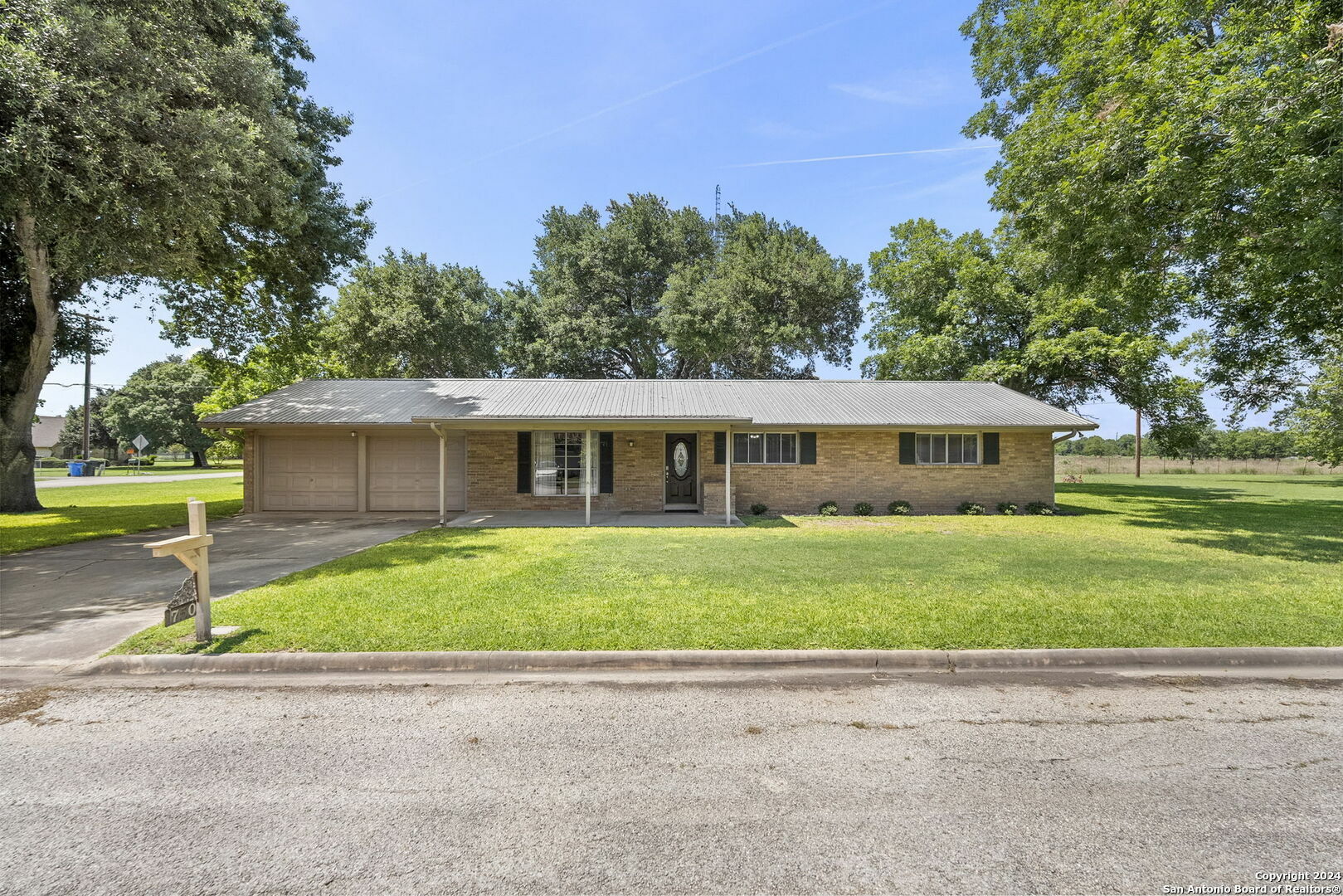 Property Photo:  1750 Westview Dr.  TX 78155 