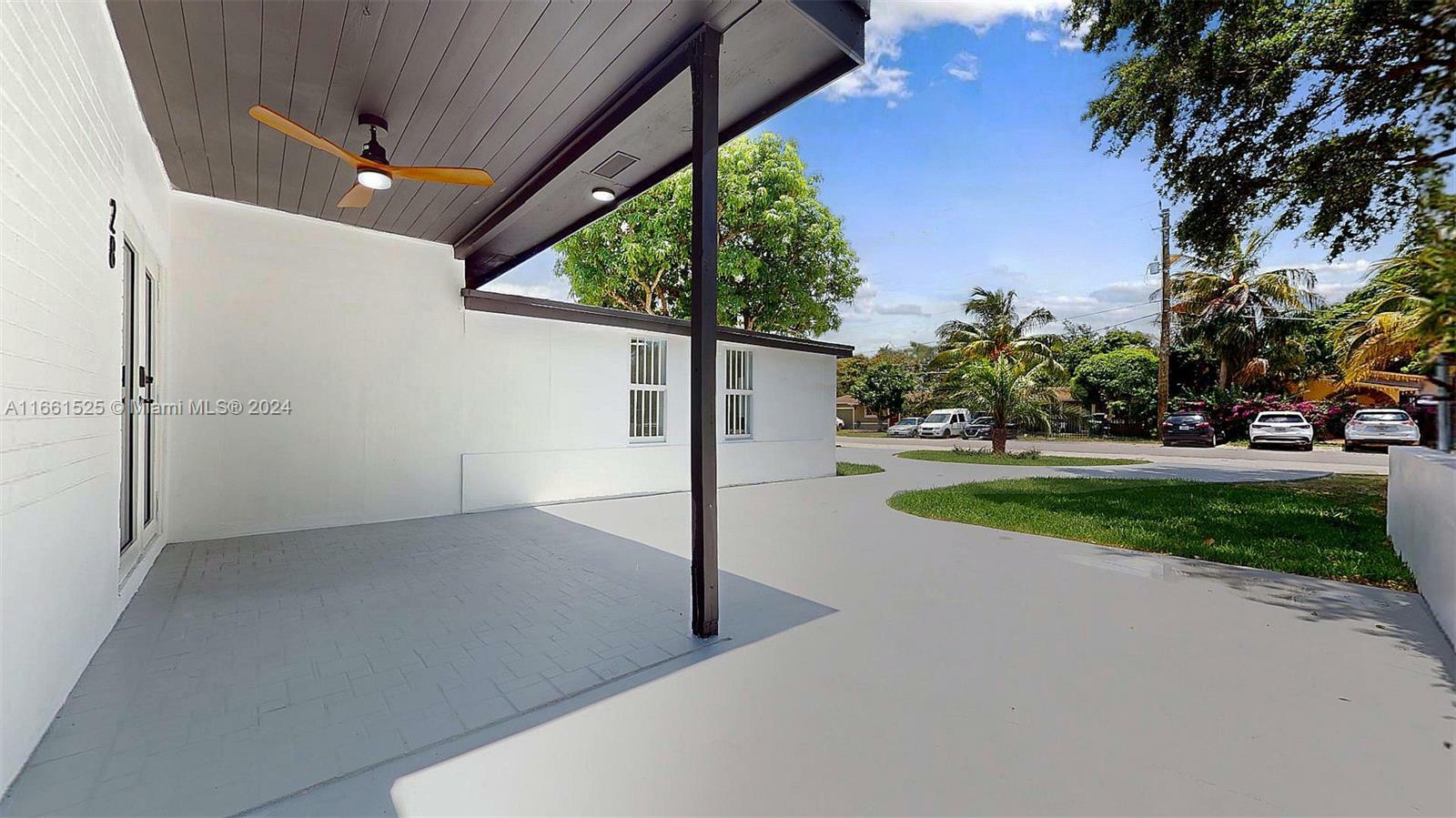 Property Photo:  28 NE 165th St  FL 33162 