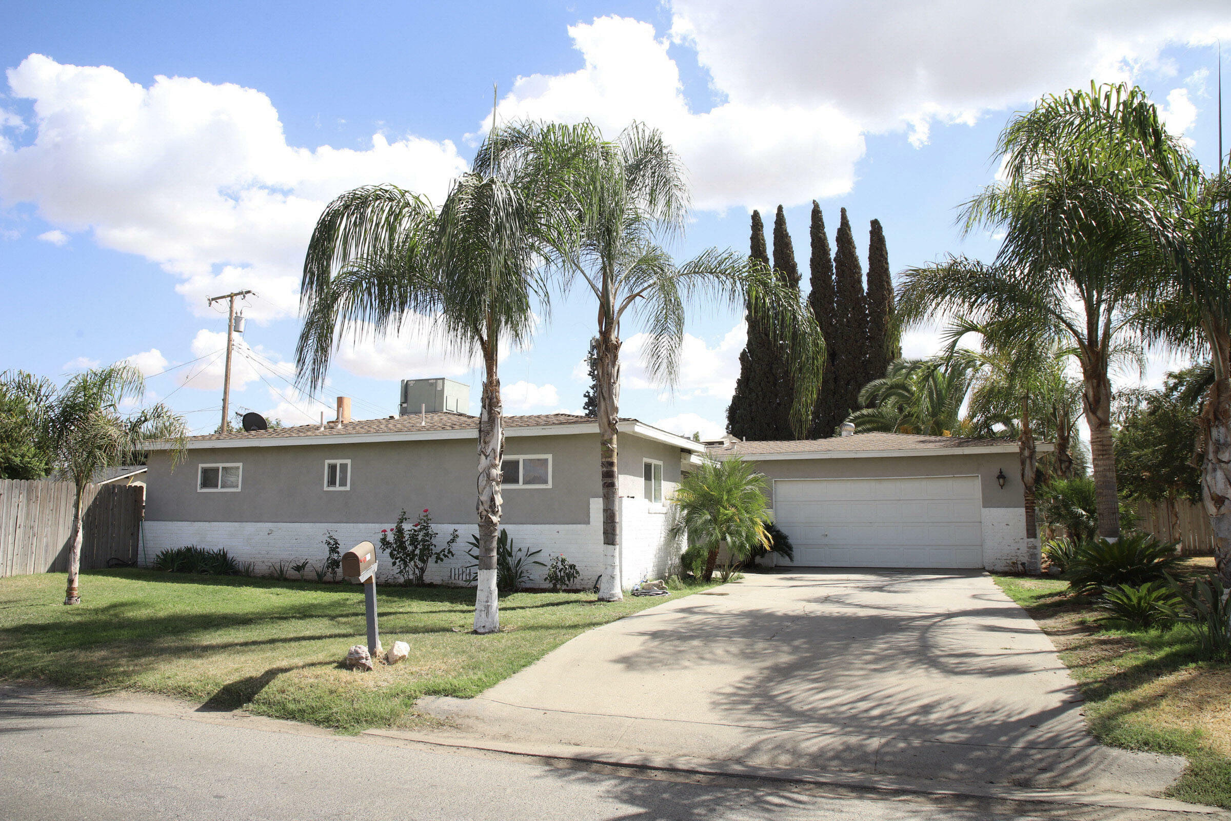 1683 Tomah Avenue  Porterville CA 93257 photo