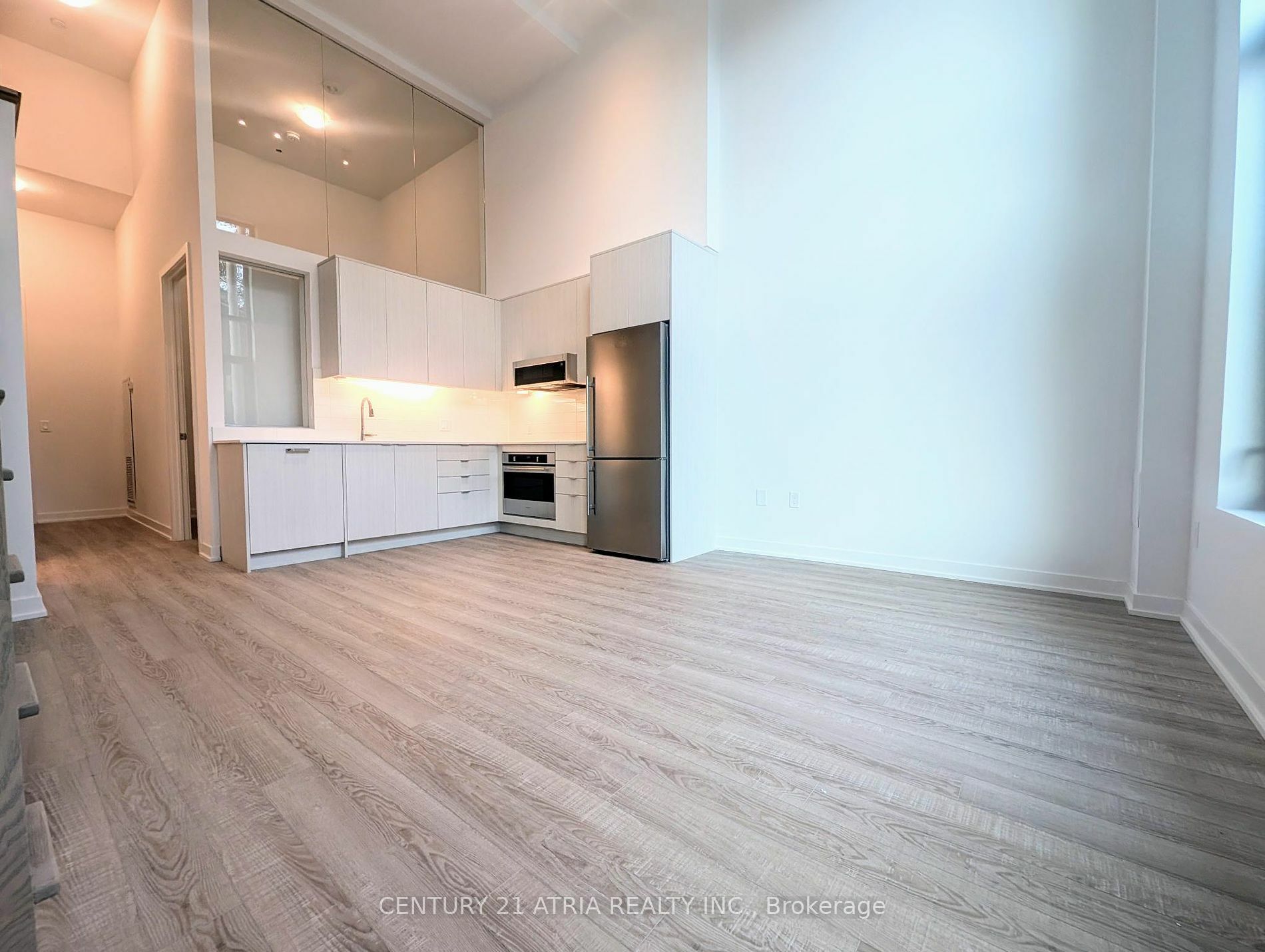 Property Photo:  250 Lawrence Ave W Th106  ON M5M 1B1 