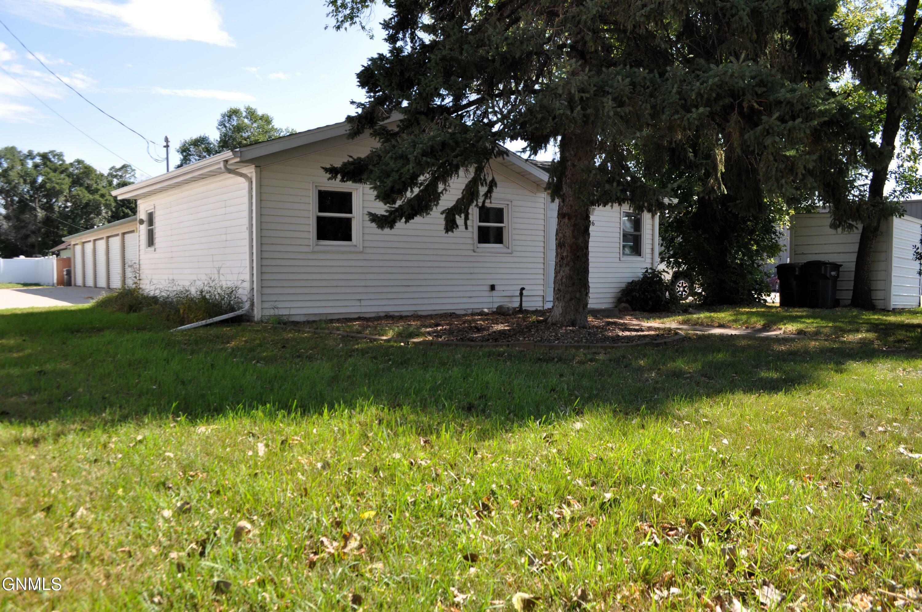 Property Photo:  406 Railway Avenue SW  ND 58554 