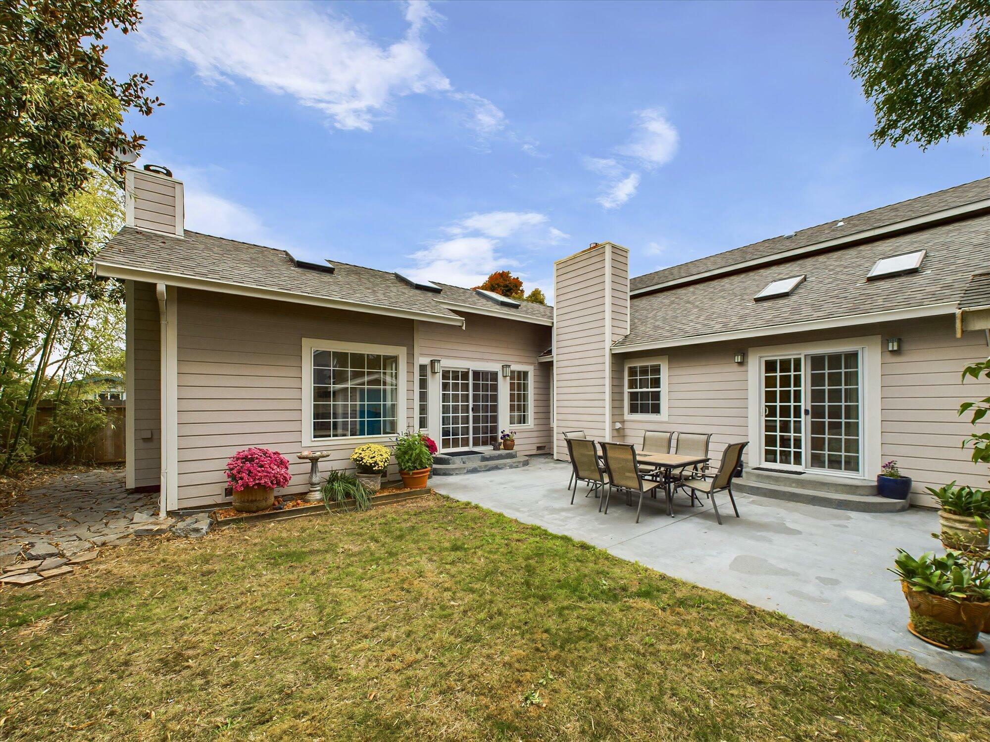 Property Photo:  2150 Quaker Street  CA 95501 