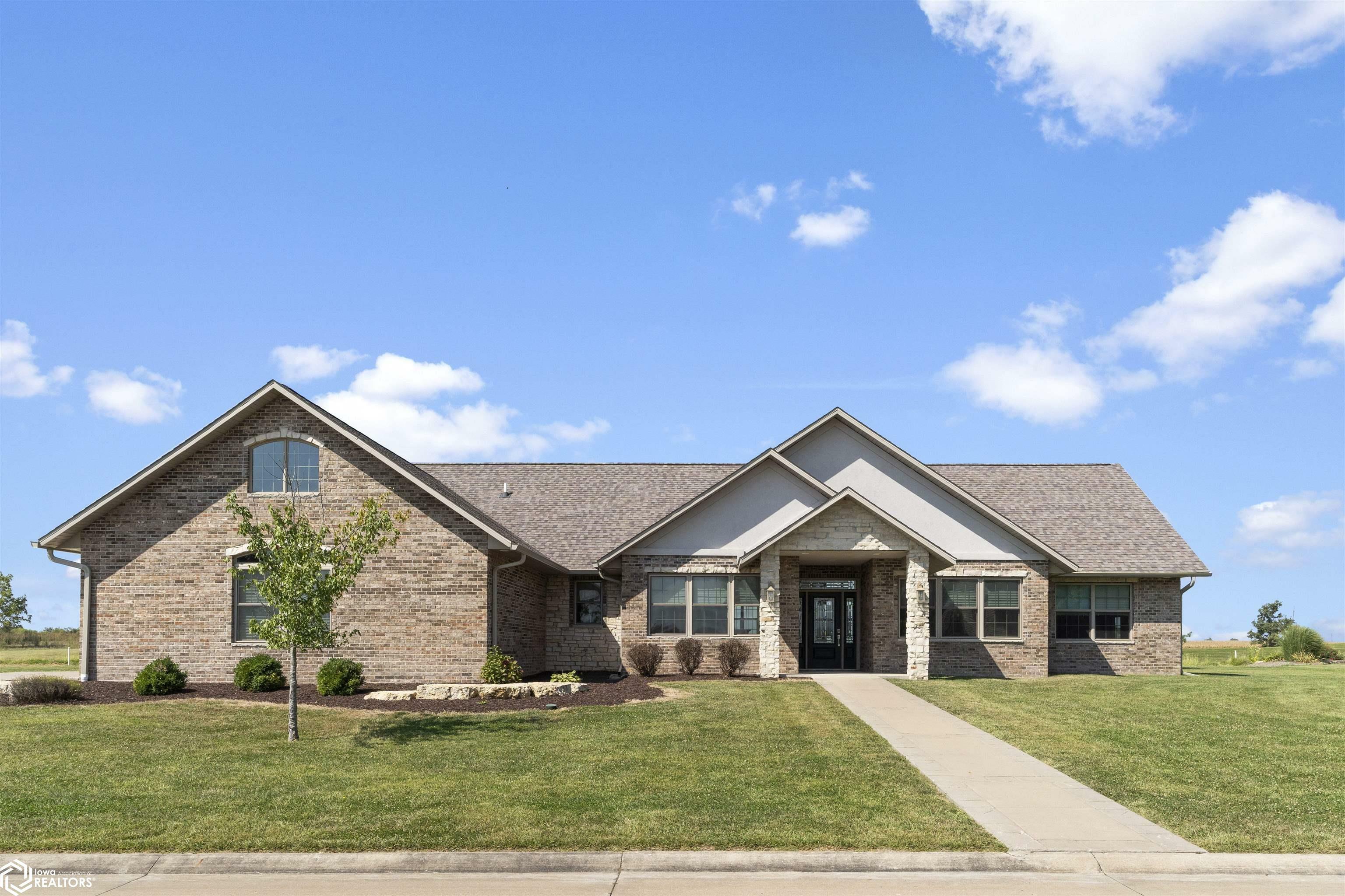 Property Photo:  5607 Oak Hills Drive  IA 52601 