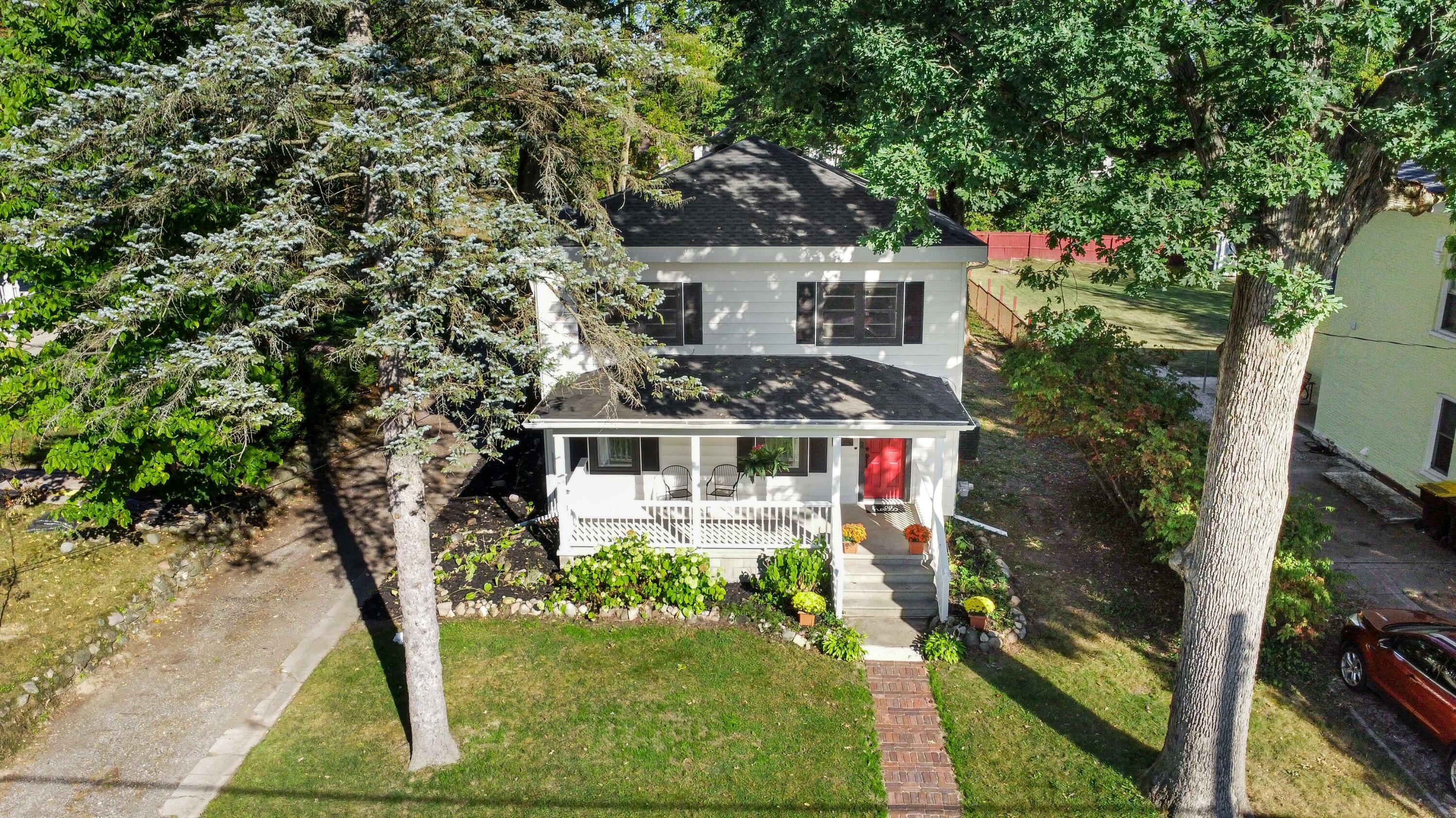 Property Photo:  614 Union Street  MI 48846 