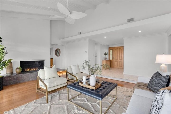 Property Photo: 30137 Avenida De Calma CA 90275