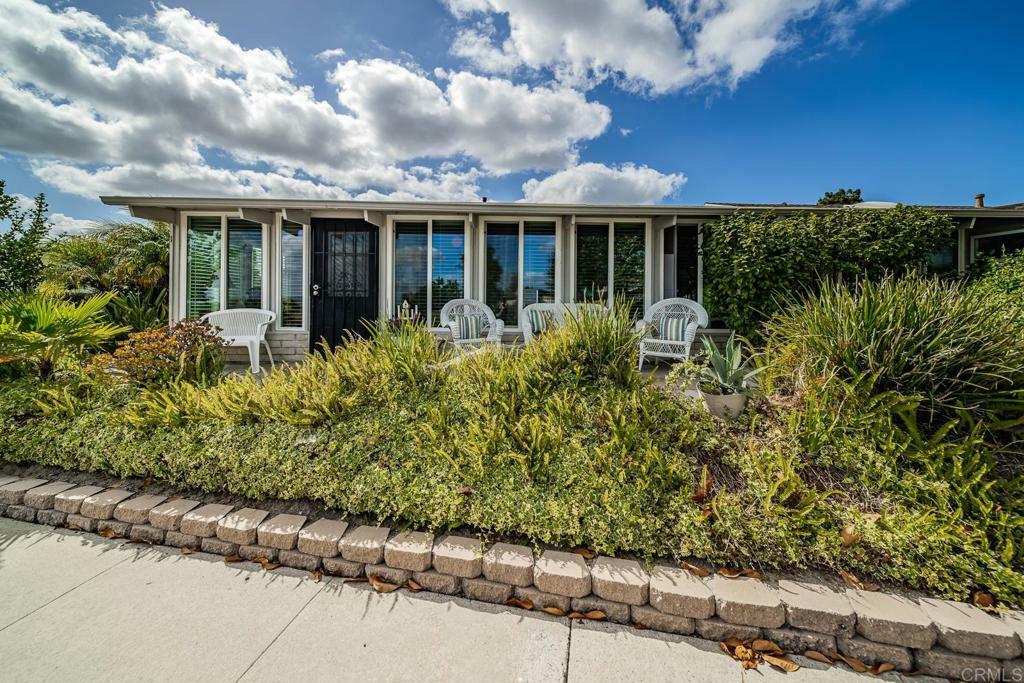 Property Photo:  3615 Vista Bella 1  CA 92057 