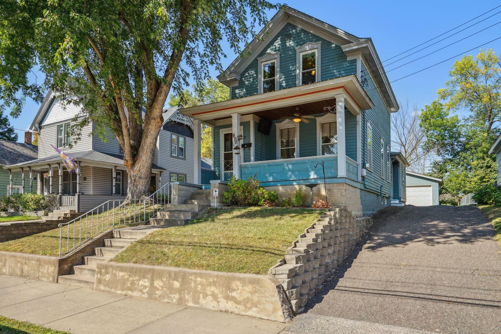 Property Photo:  404 Laurel Street W  MN 55082 