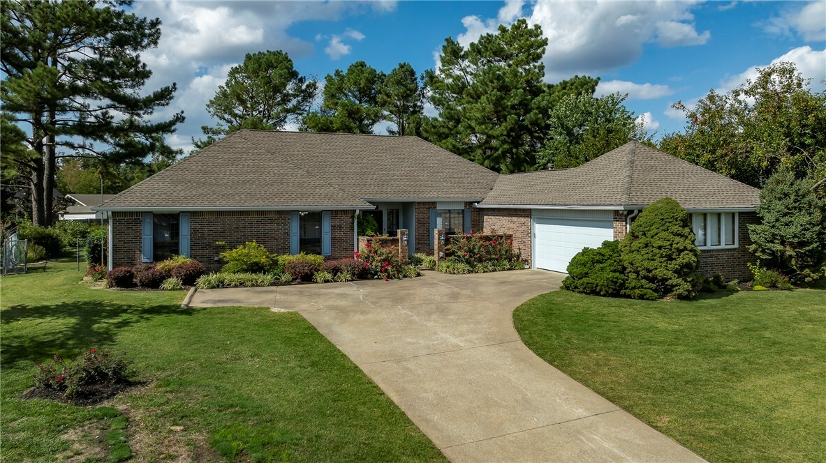 Property Photo:  1211 Countrywood Circle  AR 72756 