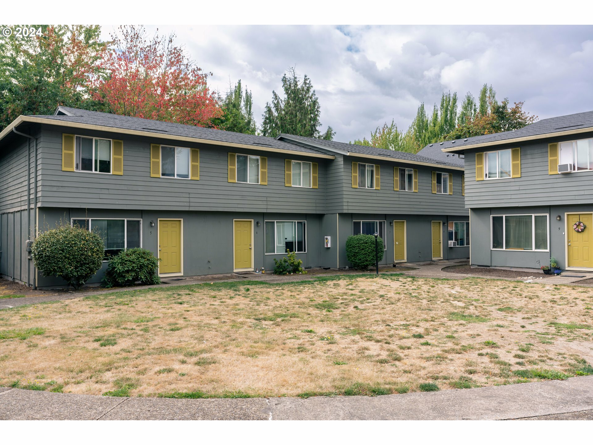 Property Photo: 1558 E 3rd St OR 97132