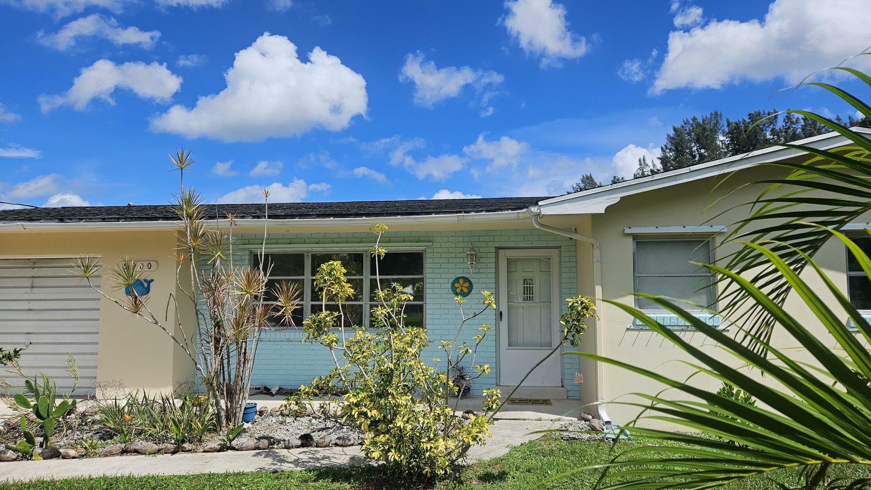 Property Photo:  5900 Killarney Avenue  FL 34951 