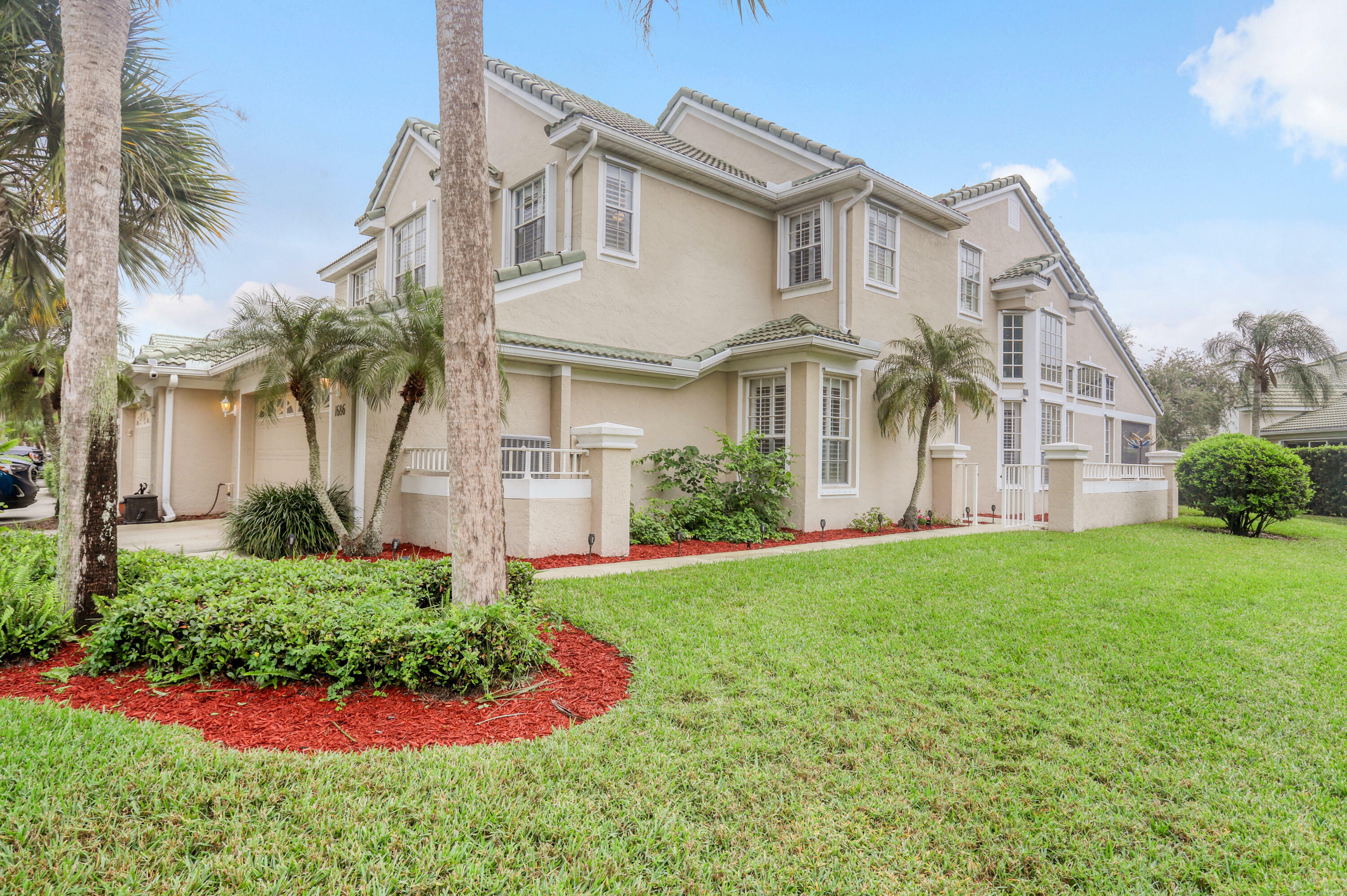 Property Photo:  1686 SW Harbour Isles Circle  FL 34986 