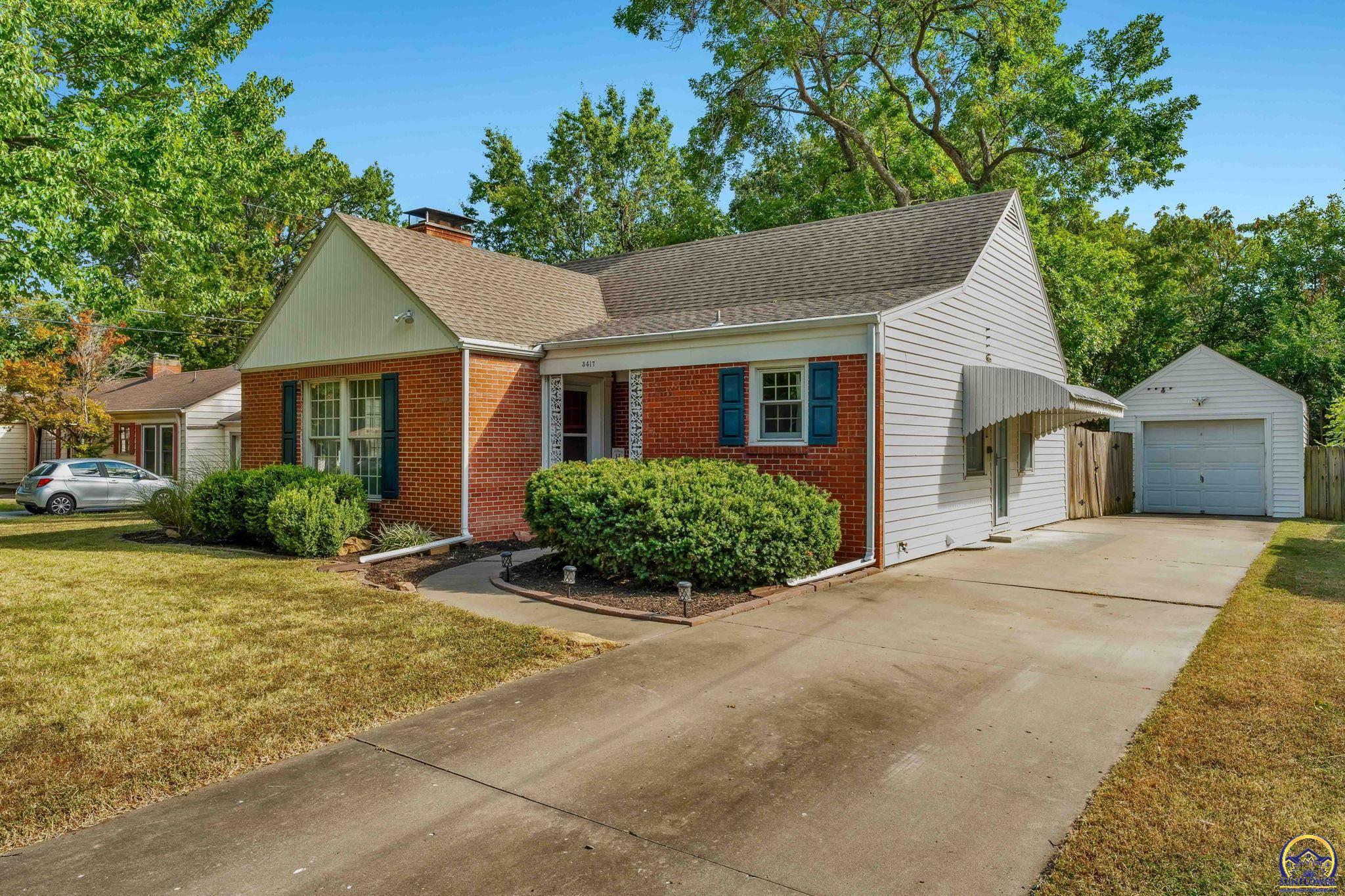 Property Photo: 3417 SW 20th St KS 66604