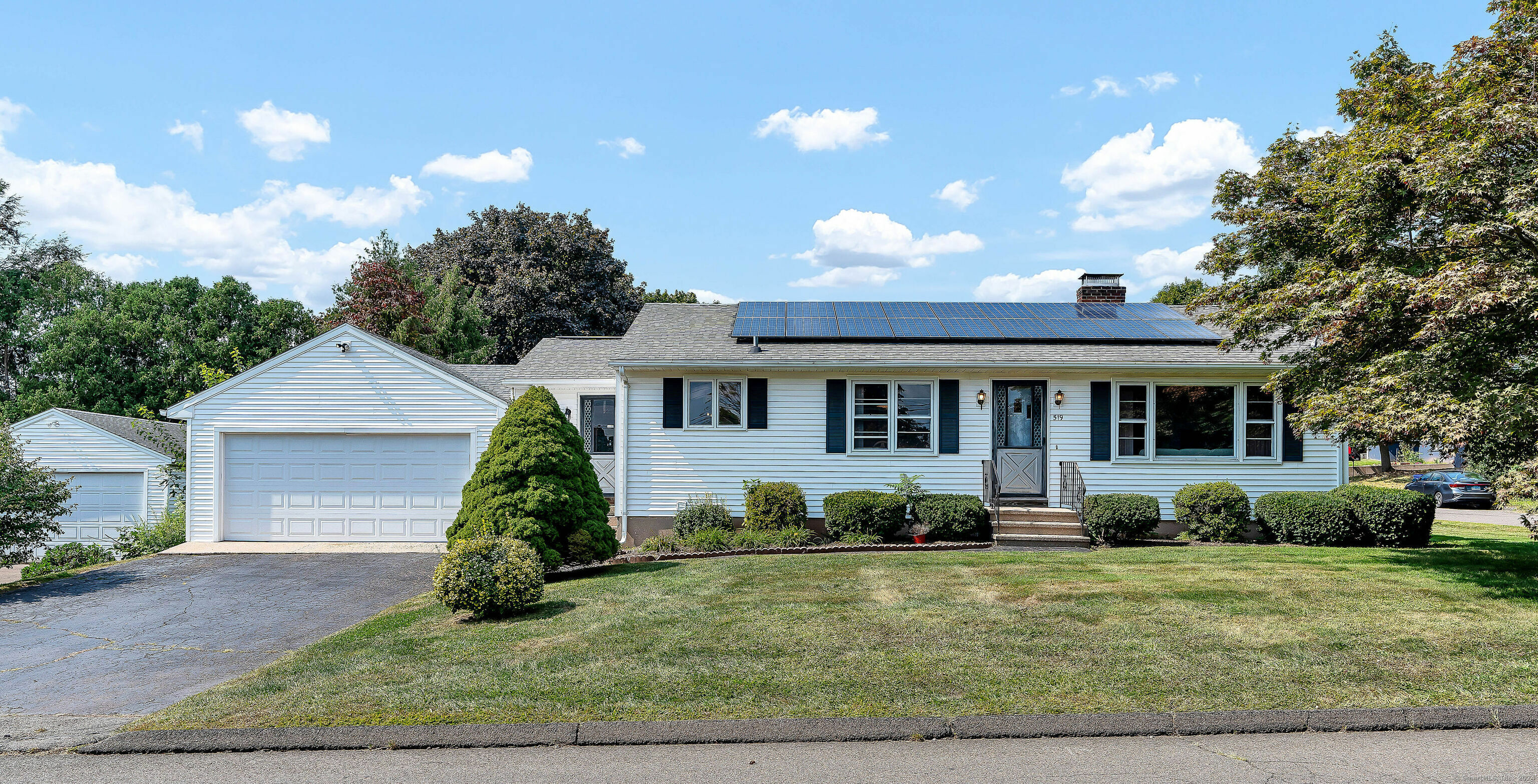 Property Photo:  519 Parker Avenue South  CT 06450 