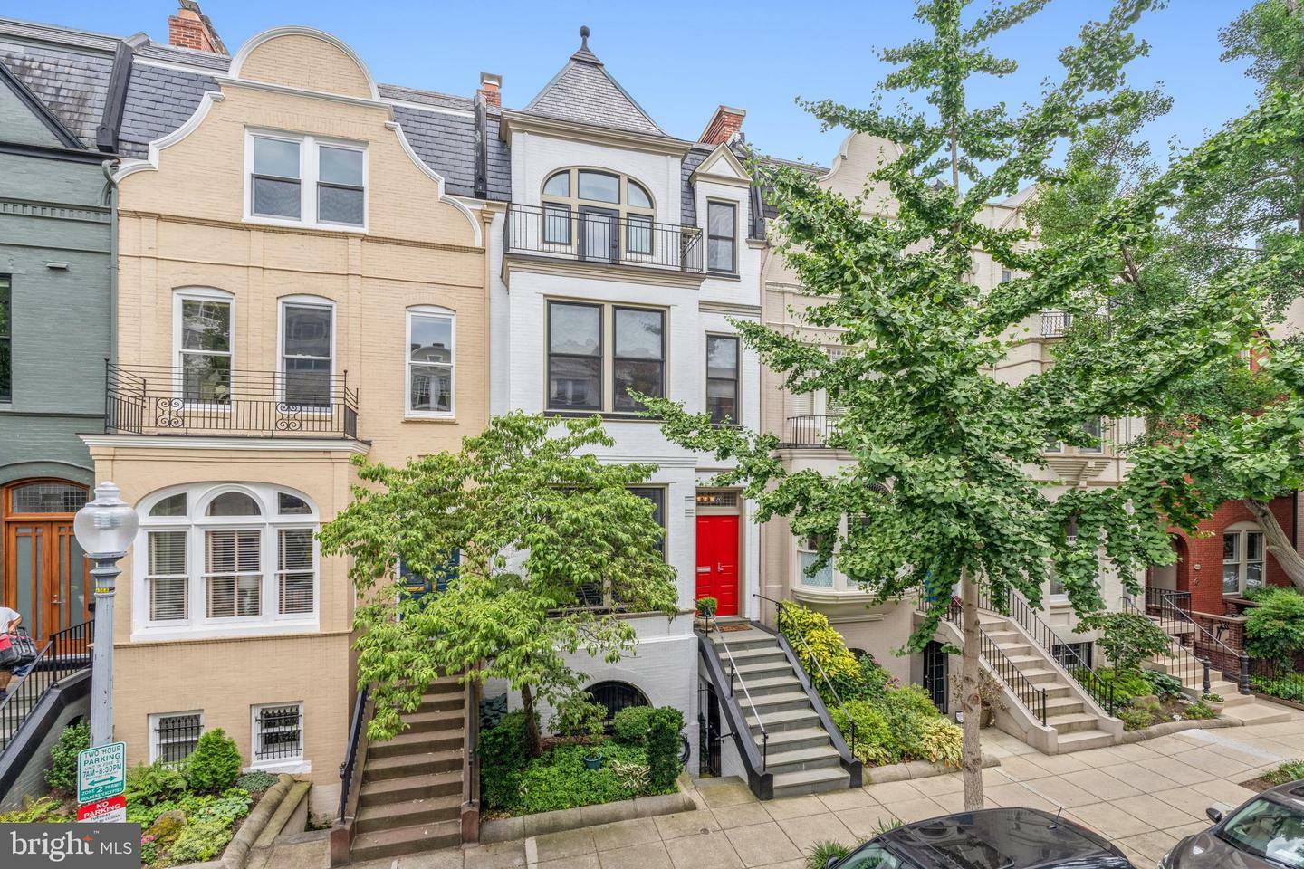 Property Photo:  2020 Hillyer Place NW  DC 20009 