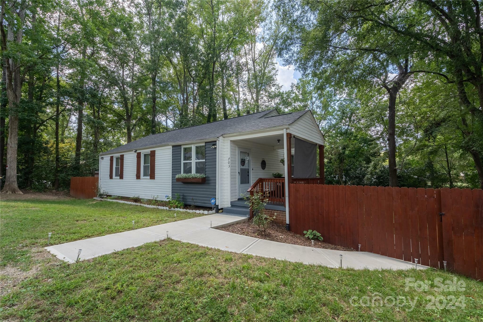 Property Photo:  703 Evelyn Avenue  NC 28083 