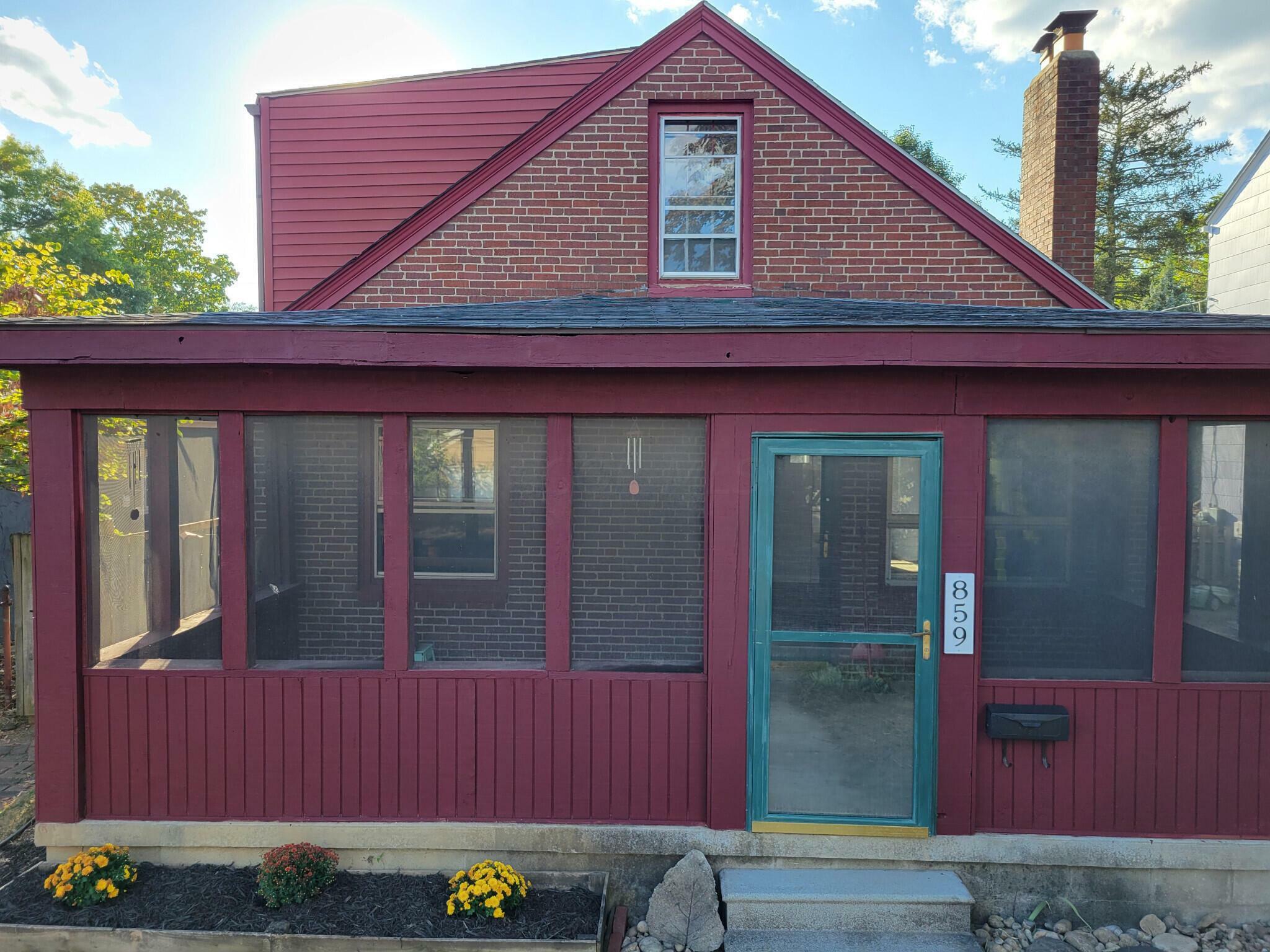 Property Photo: 859 Gladden Road OH 43212