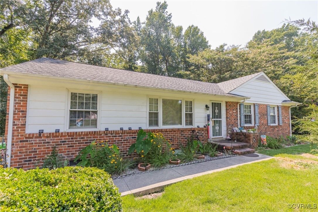 Property Photo:  9157 Pembridge Drive  VA 23116 