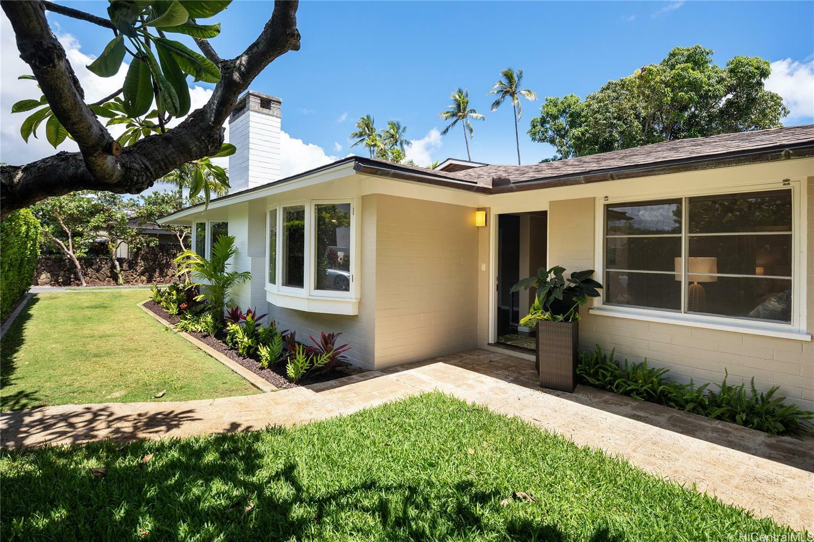 Property Photo:  915 Makaiwa Street  HI 96816 