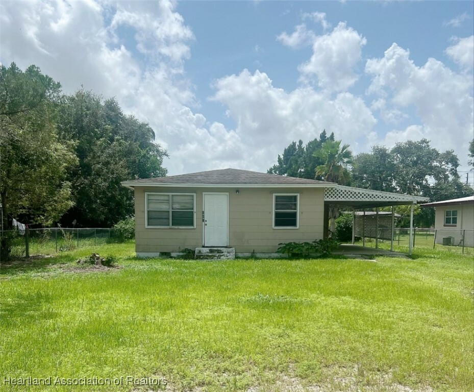 Property Photo:  108 E Royal Palm Street  FL 33852 