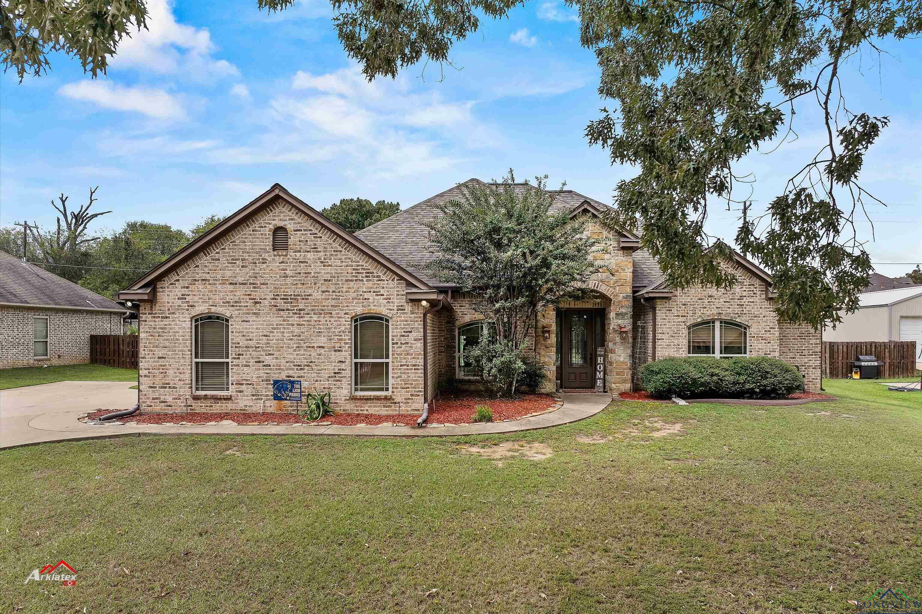 Property Photo:  135 Towering Oak Ln  TX 75602 