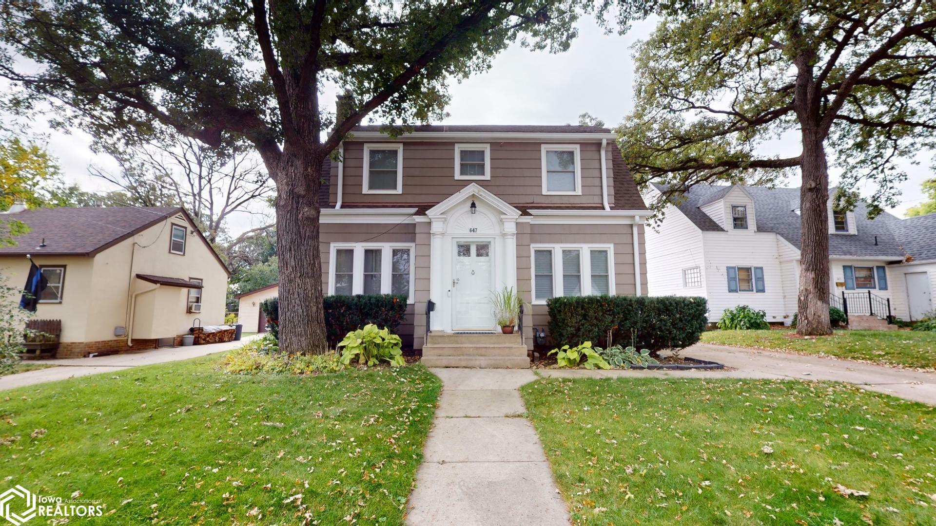 Property Photo:  647 9th Street  IA 50401 