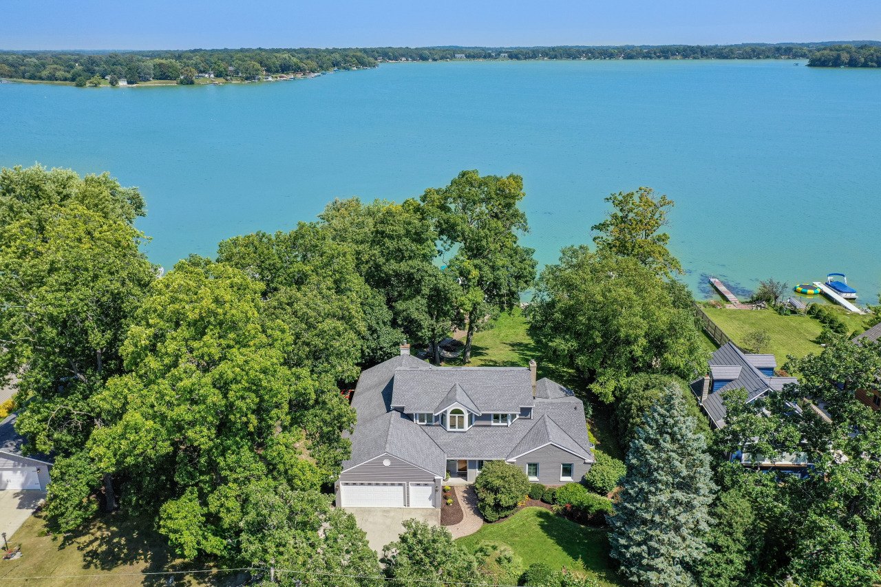 Property Photo:  2141 Lakeshore Dr  WI 53139 