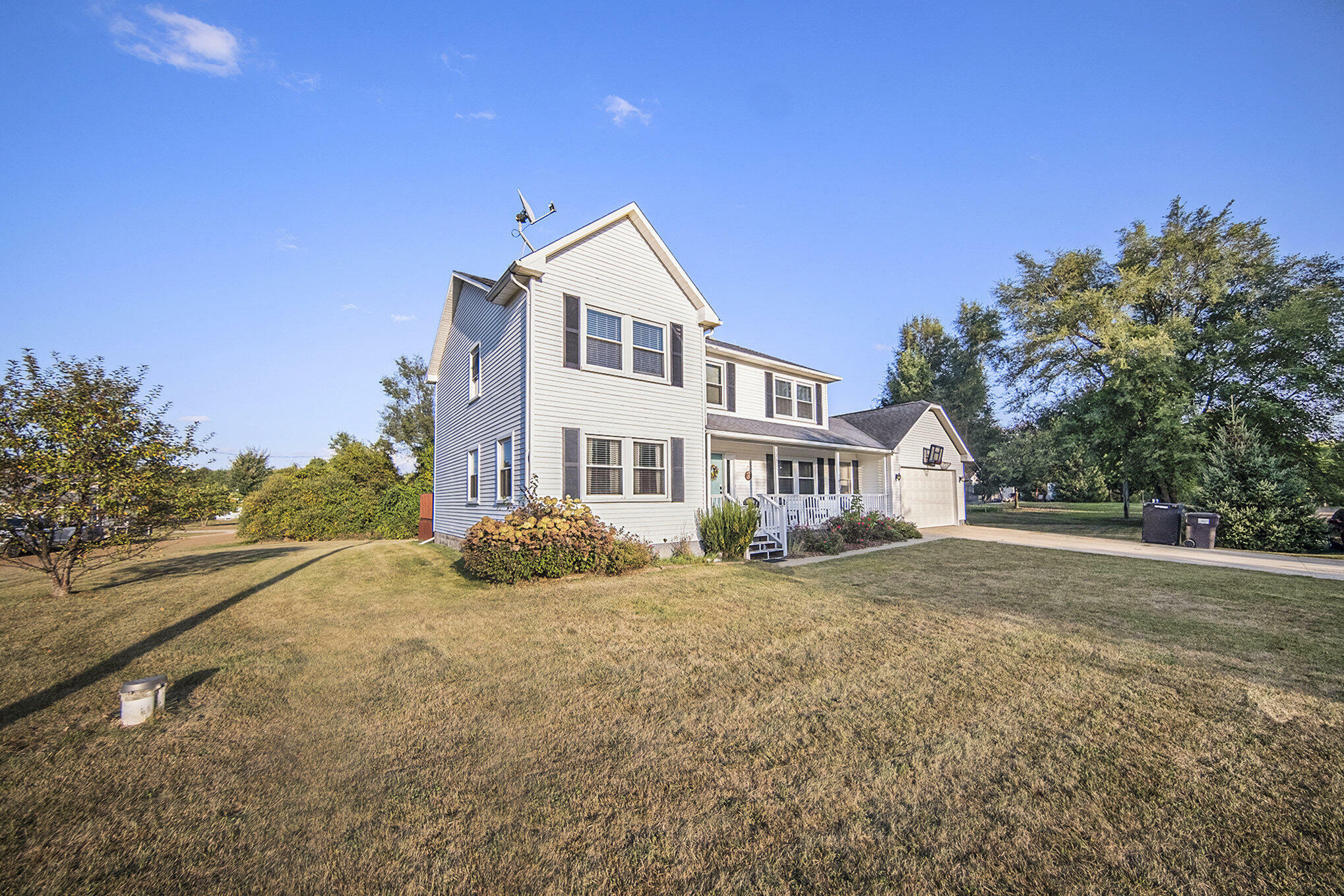 Property Photo:  115 Ivanhoe Drive  MI 49230 