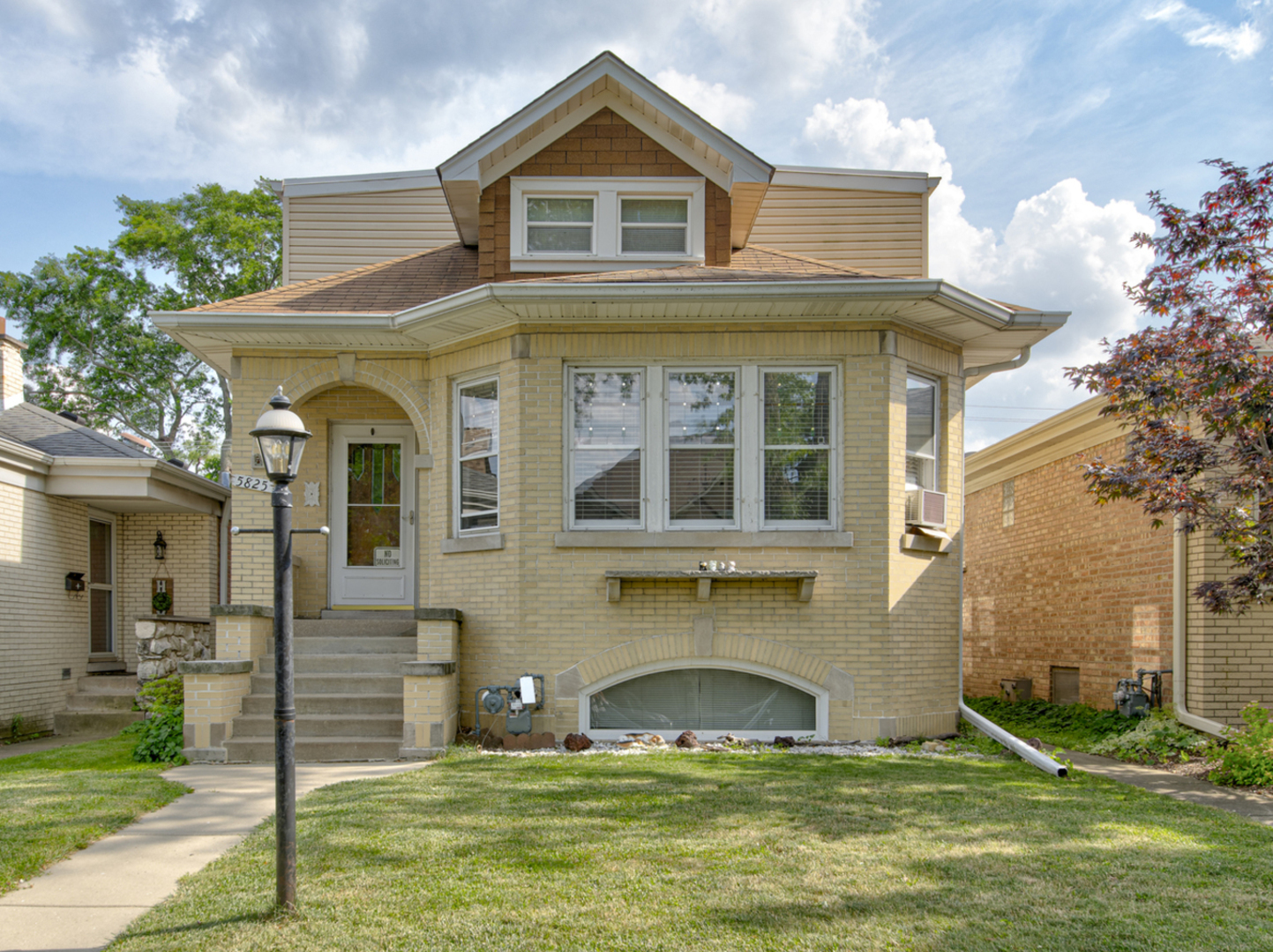 Property Photo:  5825 Capulina Avenue  IL 60053 