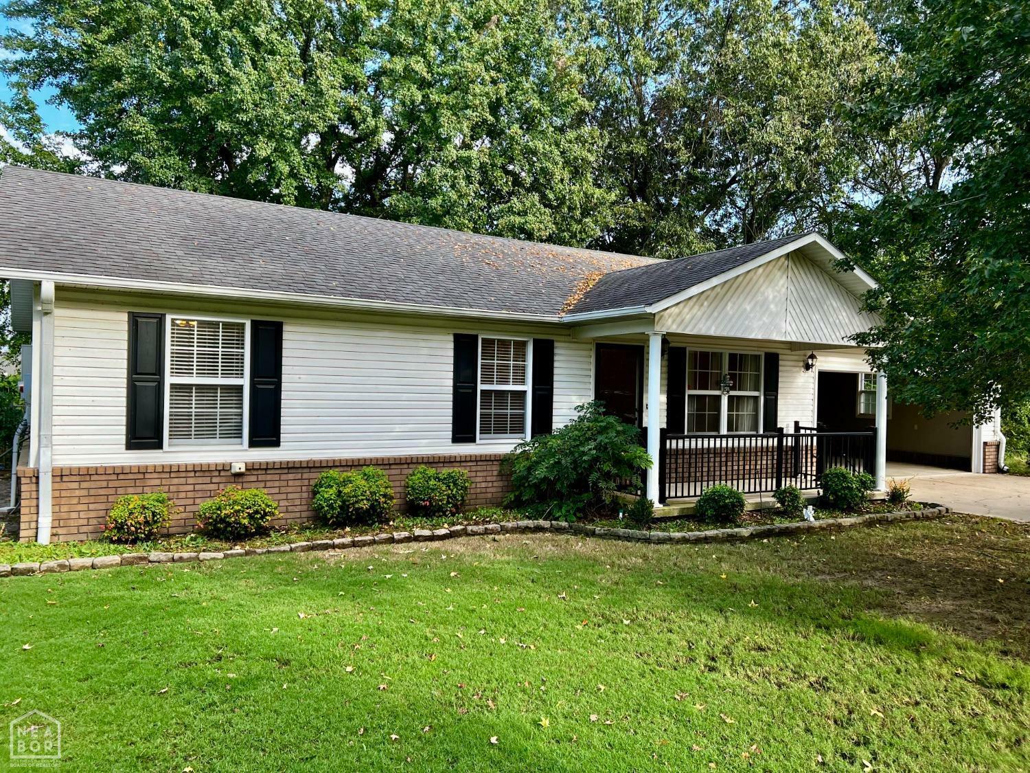 Property Photo:  2107 N 11th Avenue  AR 72450 