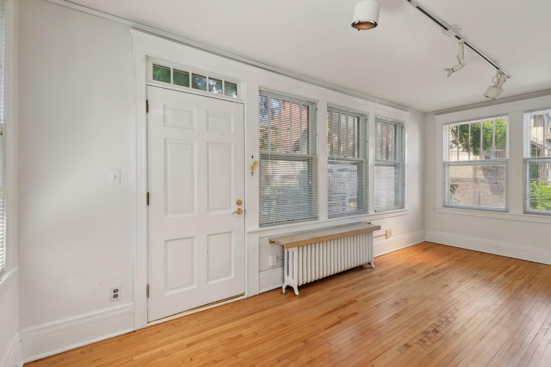 Property Photo:  1308 Douglas Ave 2  MN 55403 