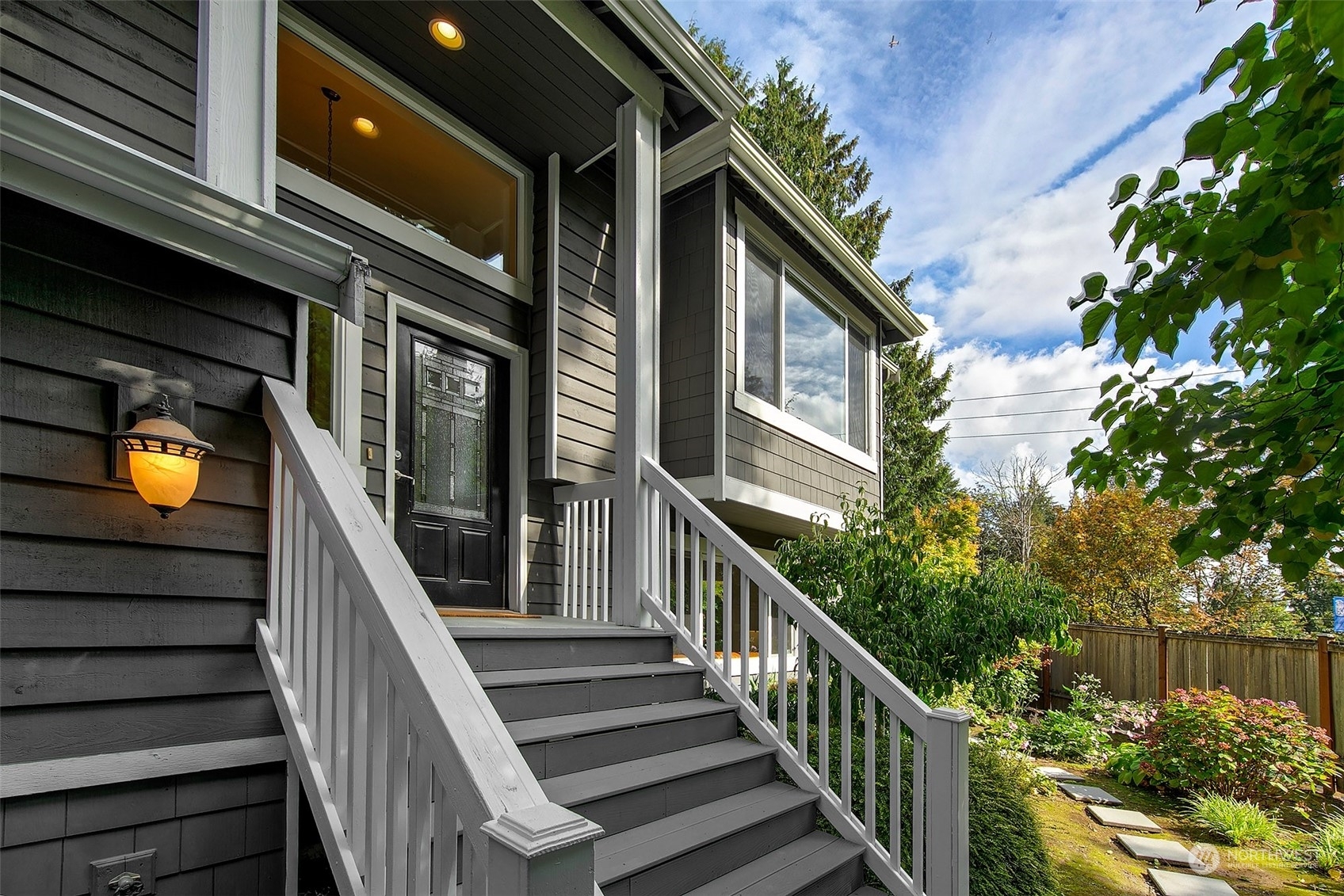 Property Photo:  10527 Densmore Avenue N  WA 98133 