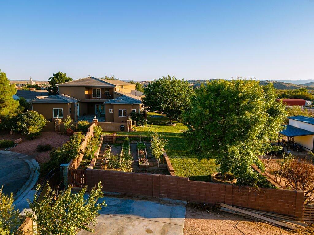 Property Photo: 1021 W Churrea St UT 84780