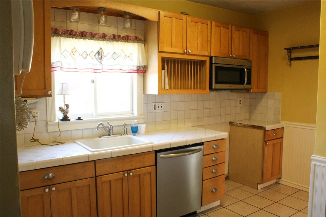 Property Photo:  615 Monterey Street  PA 15132 