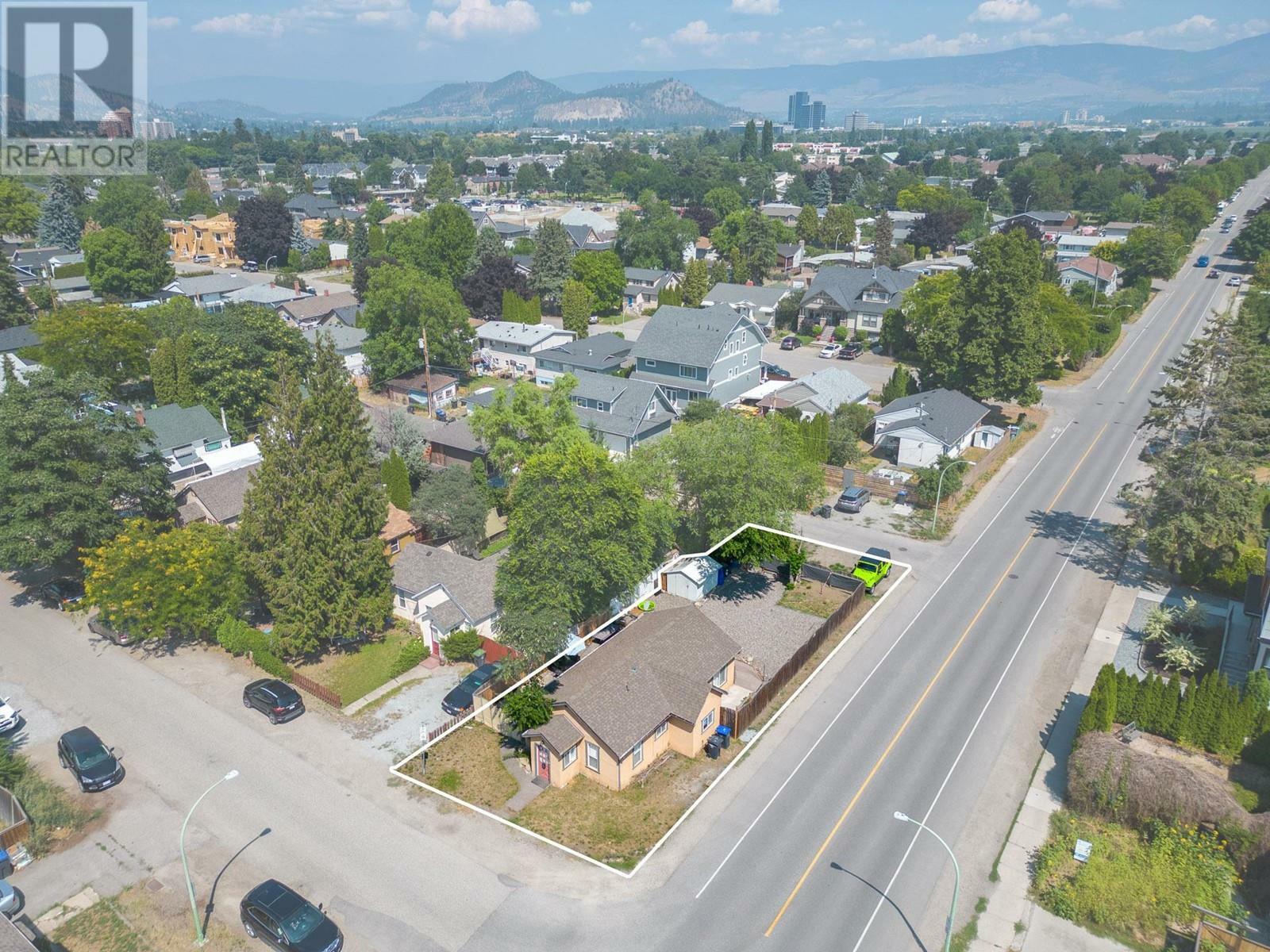 2293 Woodlawn Street  Kelowna BC V1Y 2T1 photo