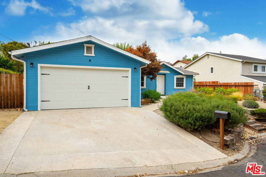 Property Photo:  135 Maple Road  CA 91320 