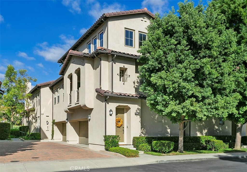 Property Photo: 215 Lockford CA 92602