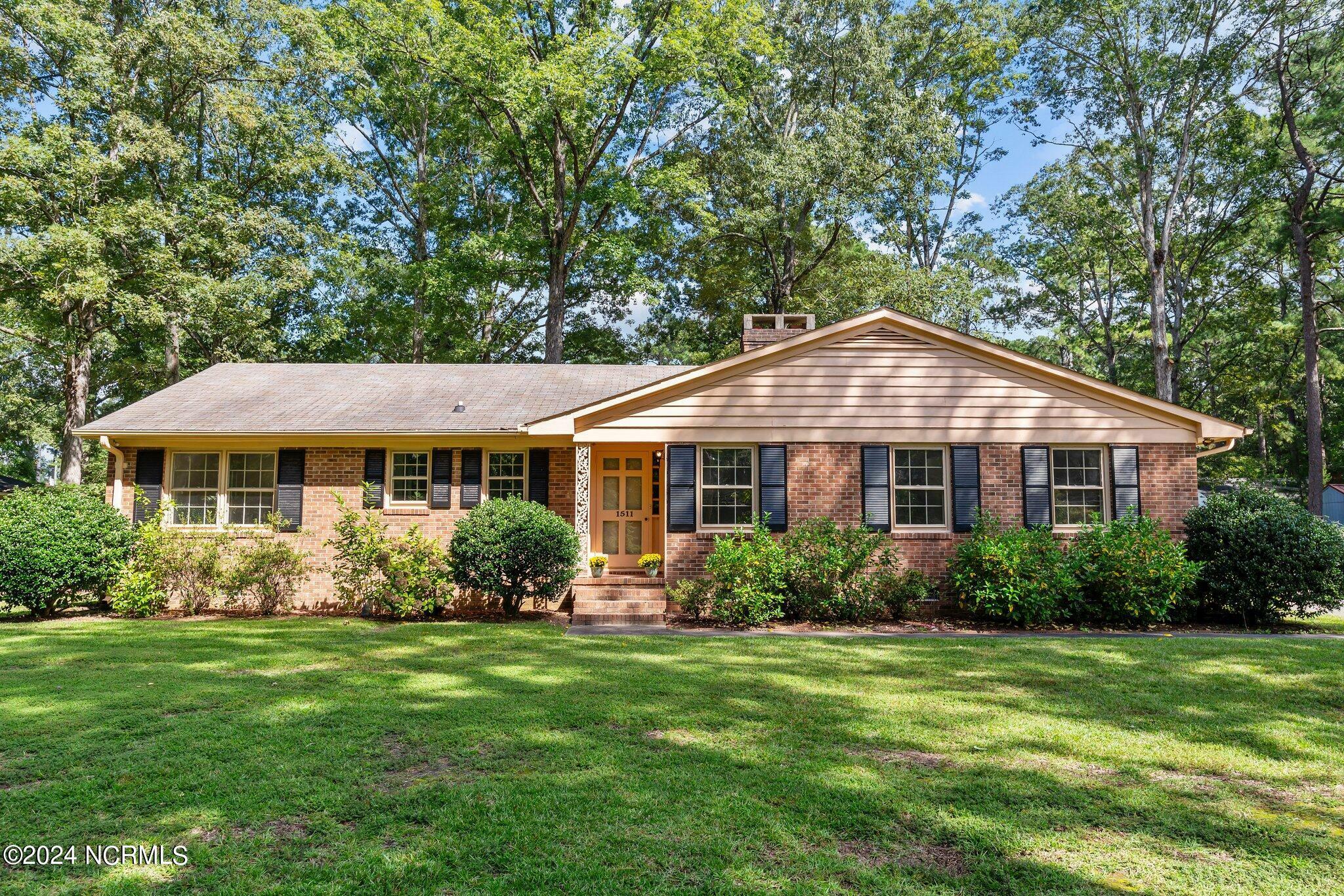 Property Photo:  1511 Pine Street  NC 27886 