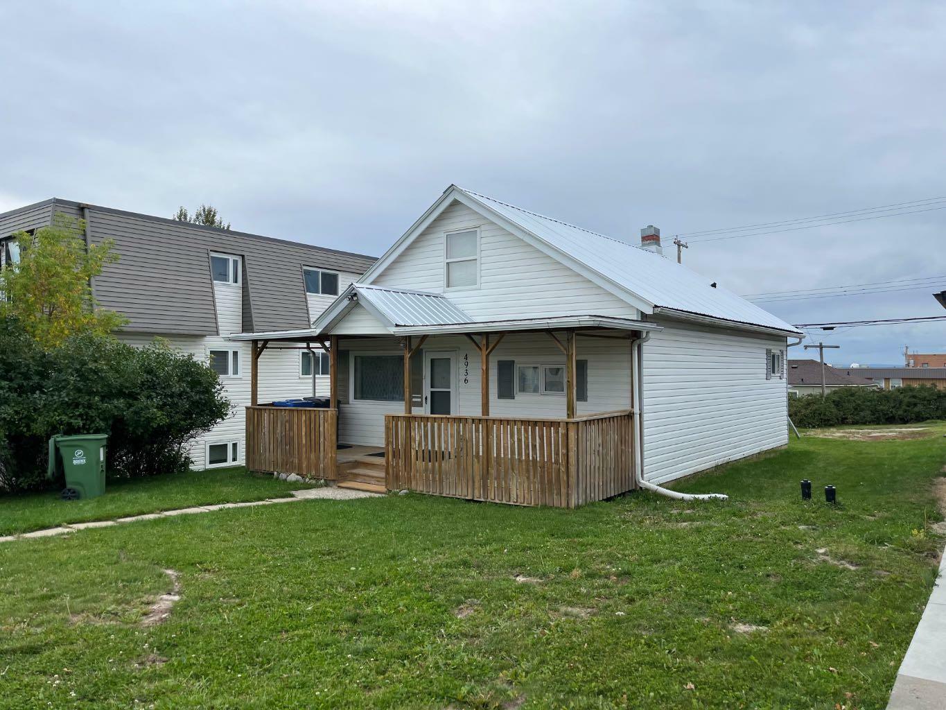 Property Photo:  4936 48 Street  AB T4T 1E1 