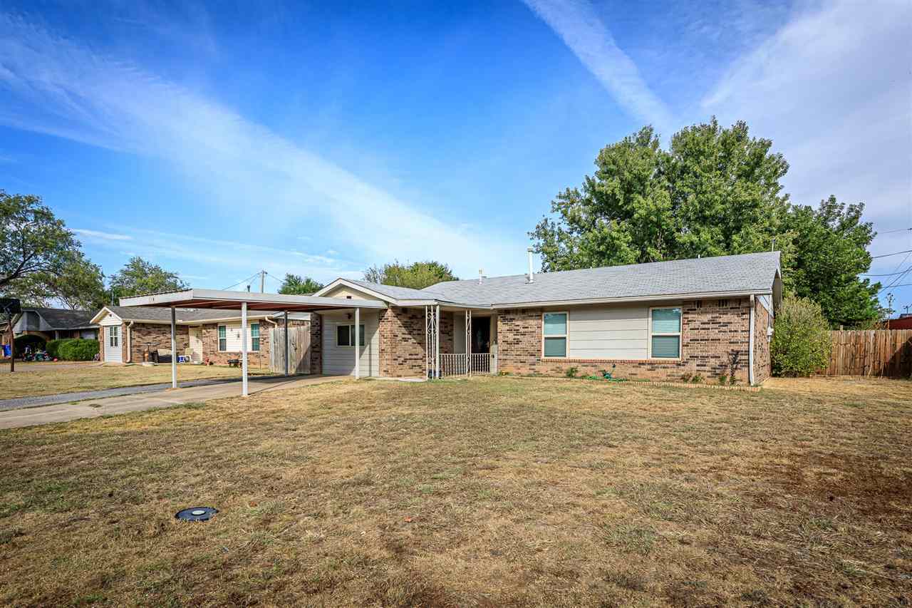 Property Photo:  207 Deer Dr  OK 73527 