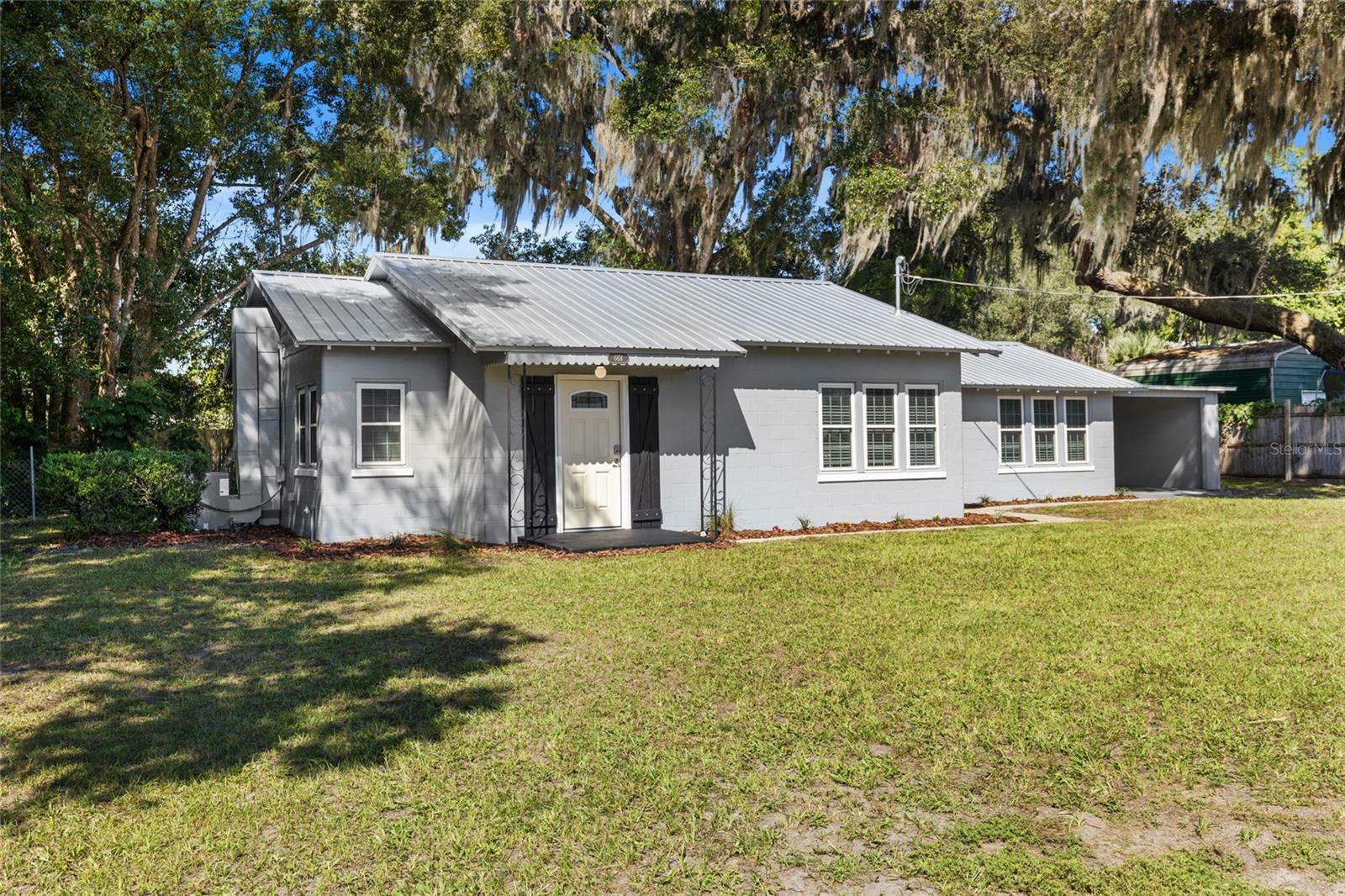 Property Photo: 6814 SE 220th Terrace FL 32640
