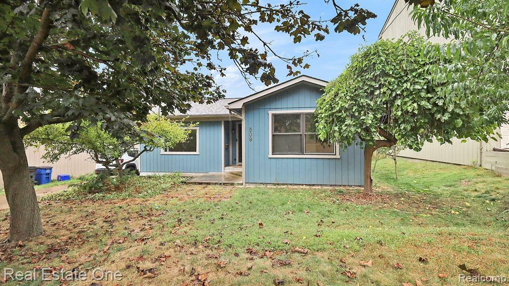 Property Photo:  509 1st Street  MI 48307 2607 