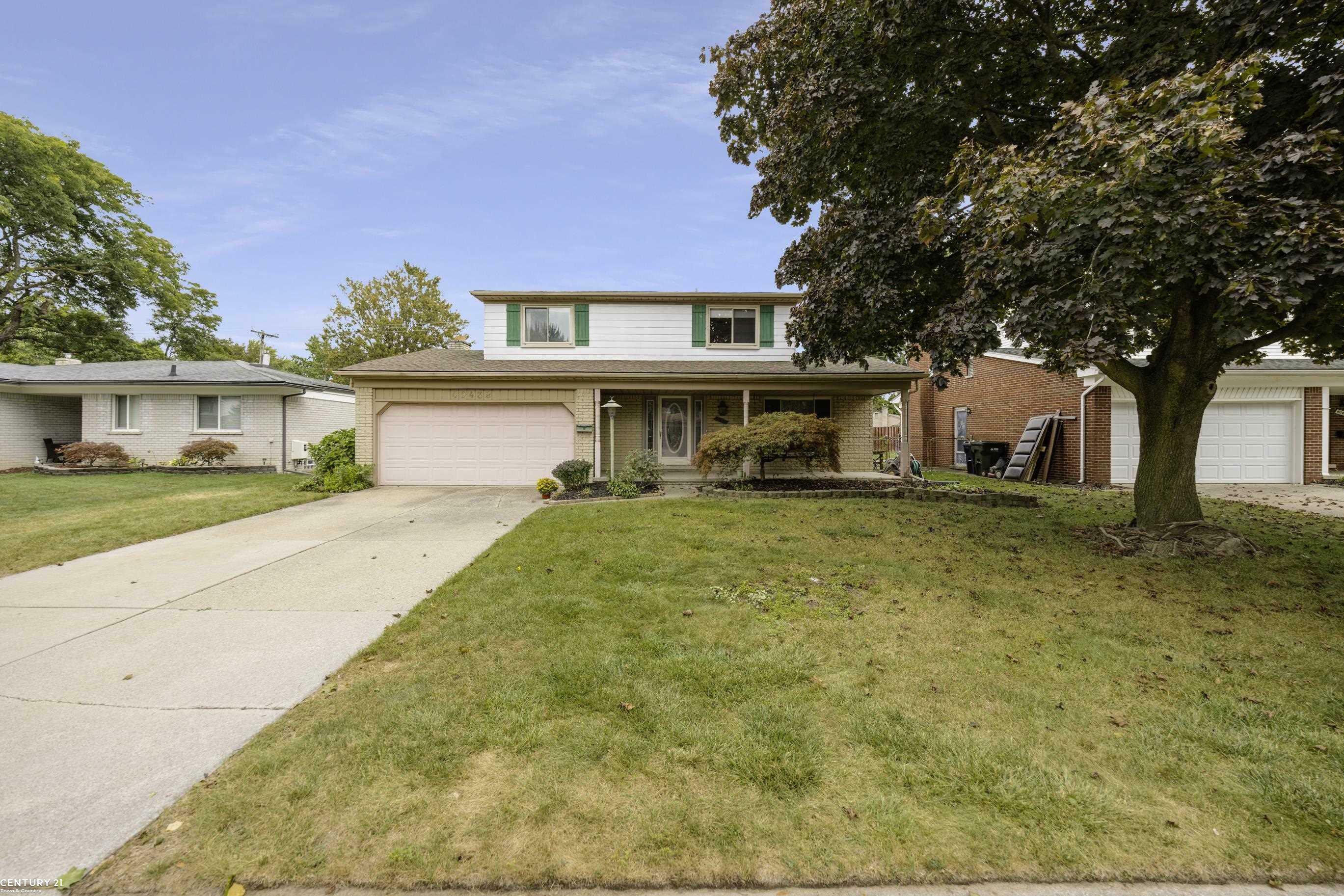 Property Photo:  40432 Meade Pointe Drive  MI 48313 