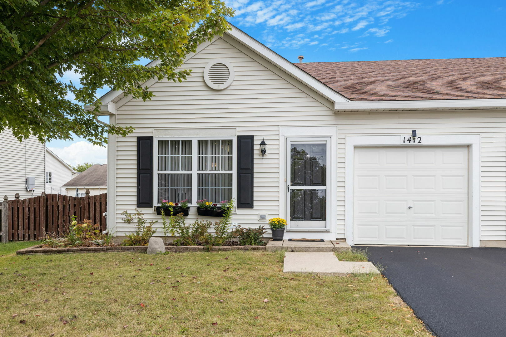 Property Photo:  1412 Dahlgren Lane  IL 60447 