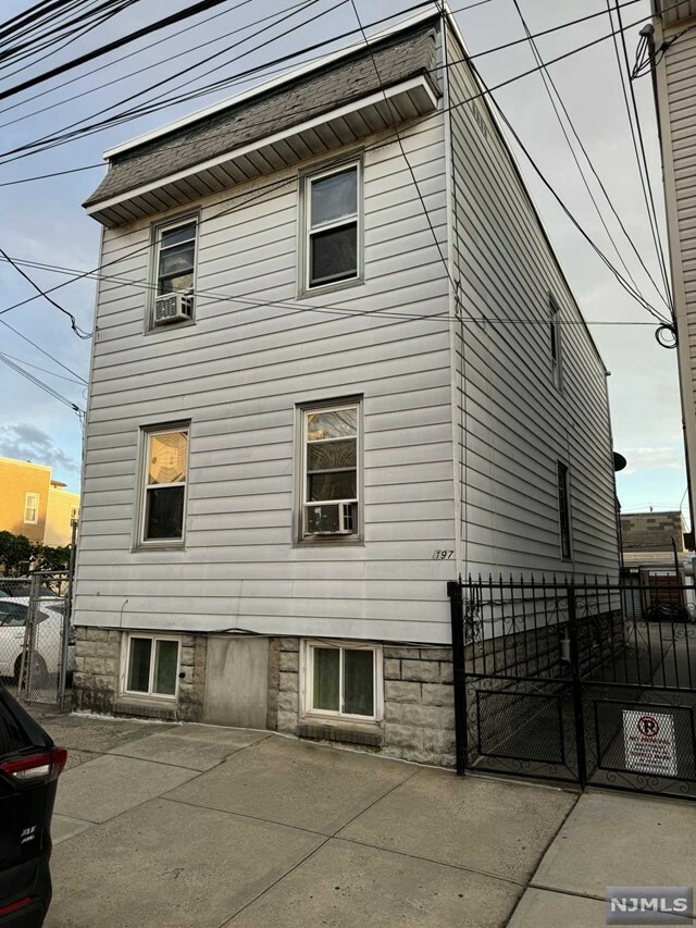 Property Photo:  197 Malvern Street  NJ 07105 