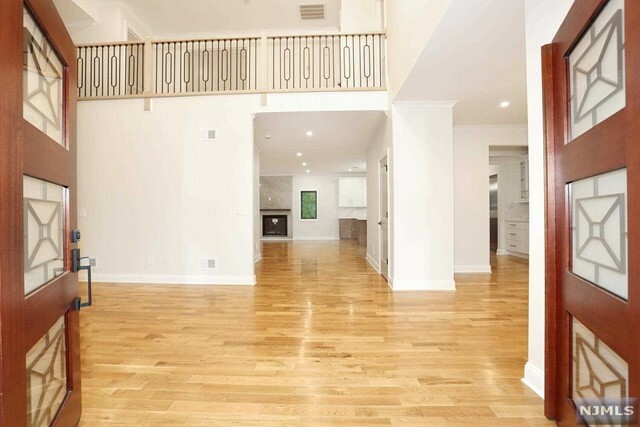 Property Photo:  340 Ellen Place  NJ 07652 