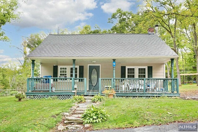 Property Photo:  9 Pond Eddy Road  NJ 07462 