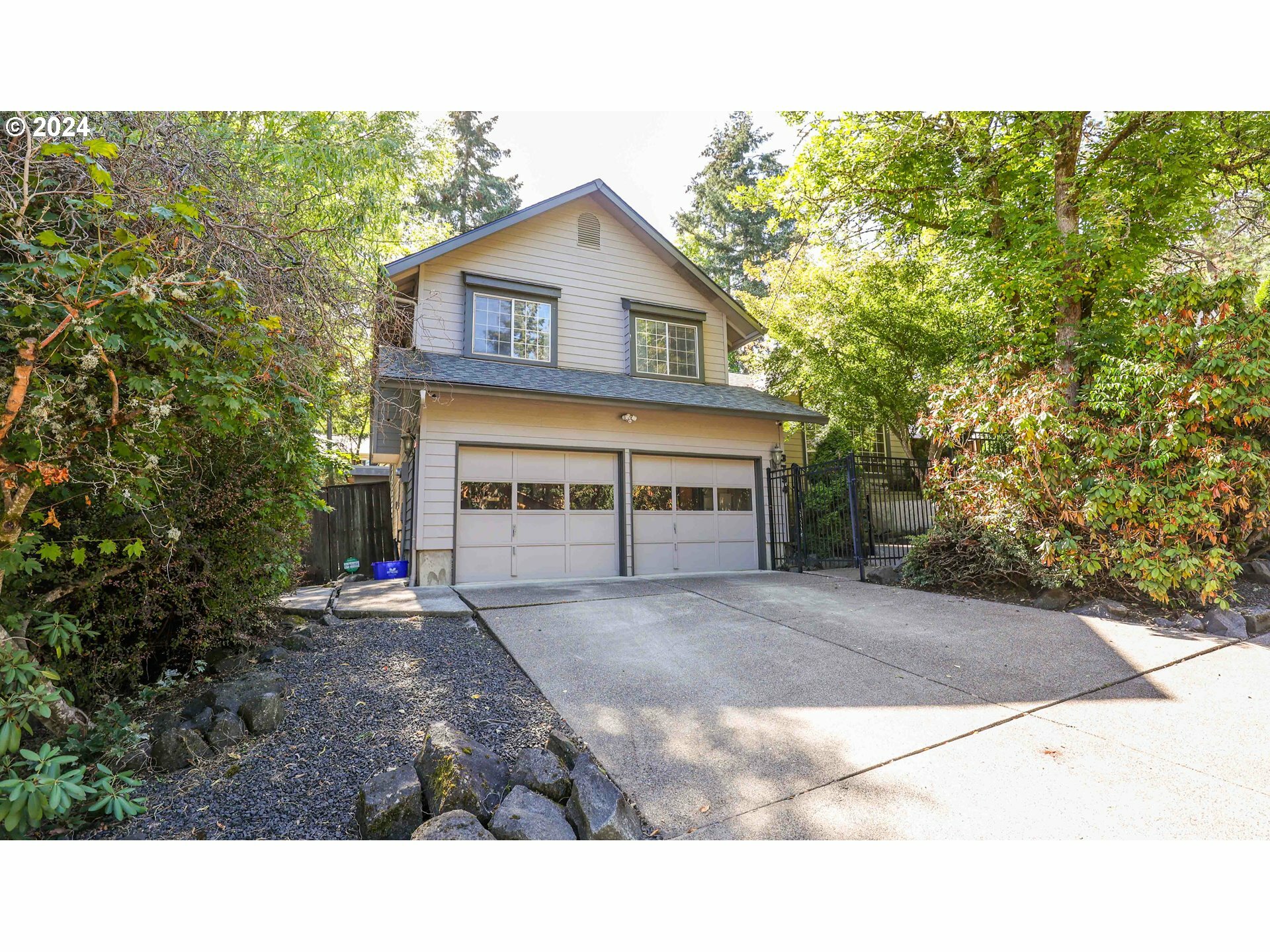 Property Photo: 3794 Wilshire Ln OR 97405